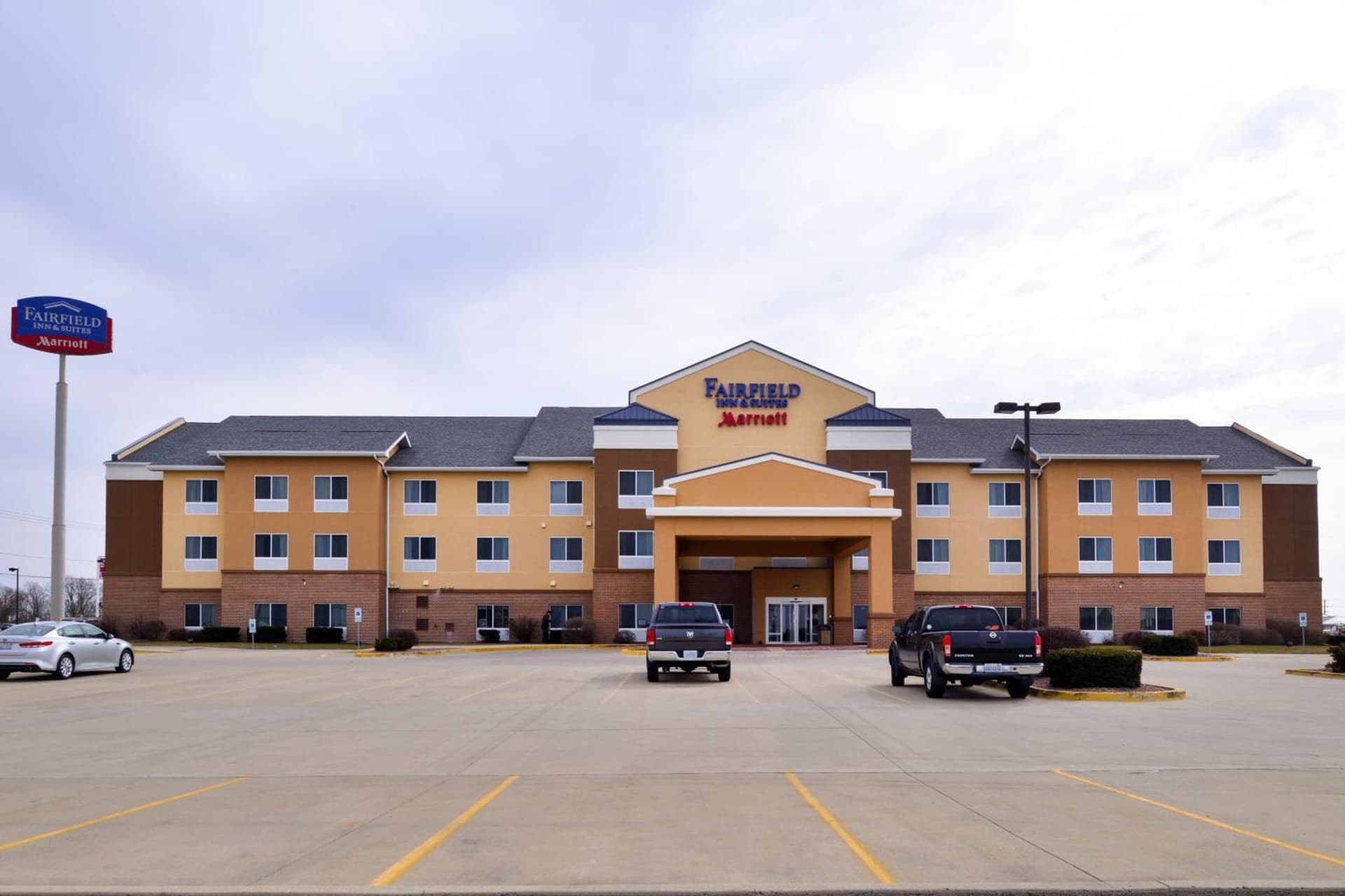 Fairfield Inn & Suites Bloomington interior in Bloomington, IL — gallery photo 2