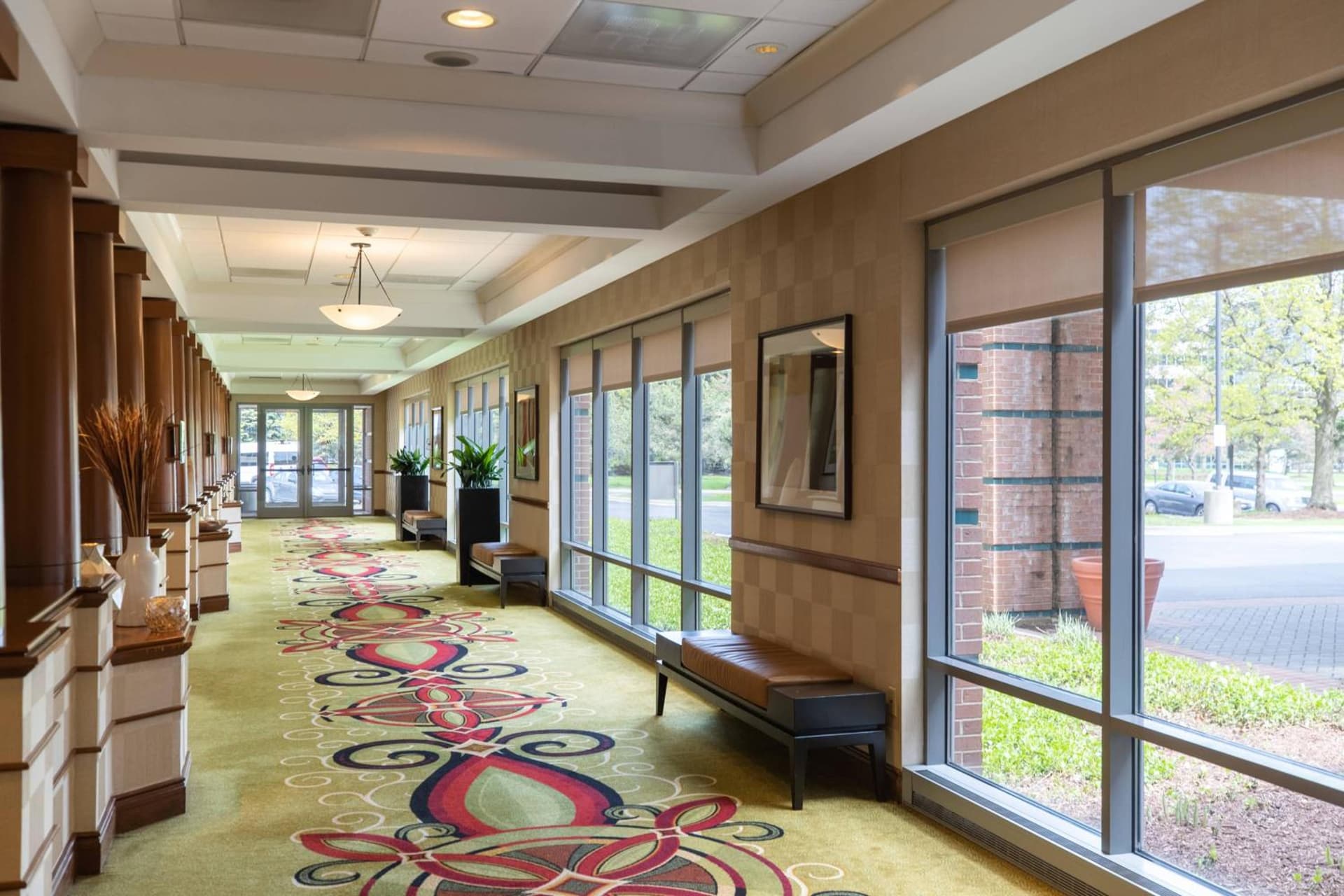 Hampton Inn & Suites Downers Grove Chicago interior in Downers Grove, IL — gallery photo 2