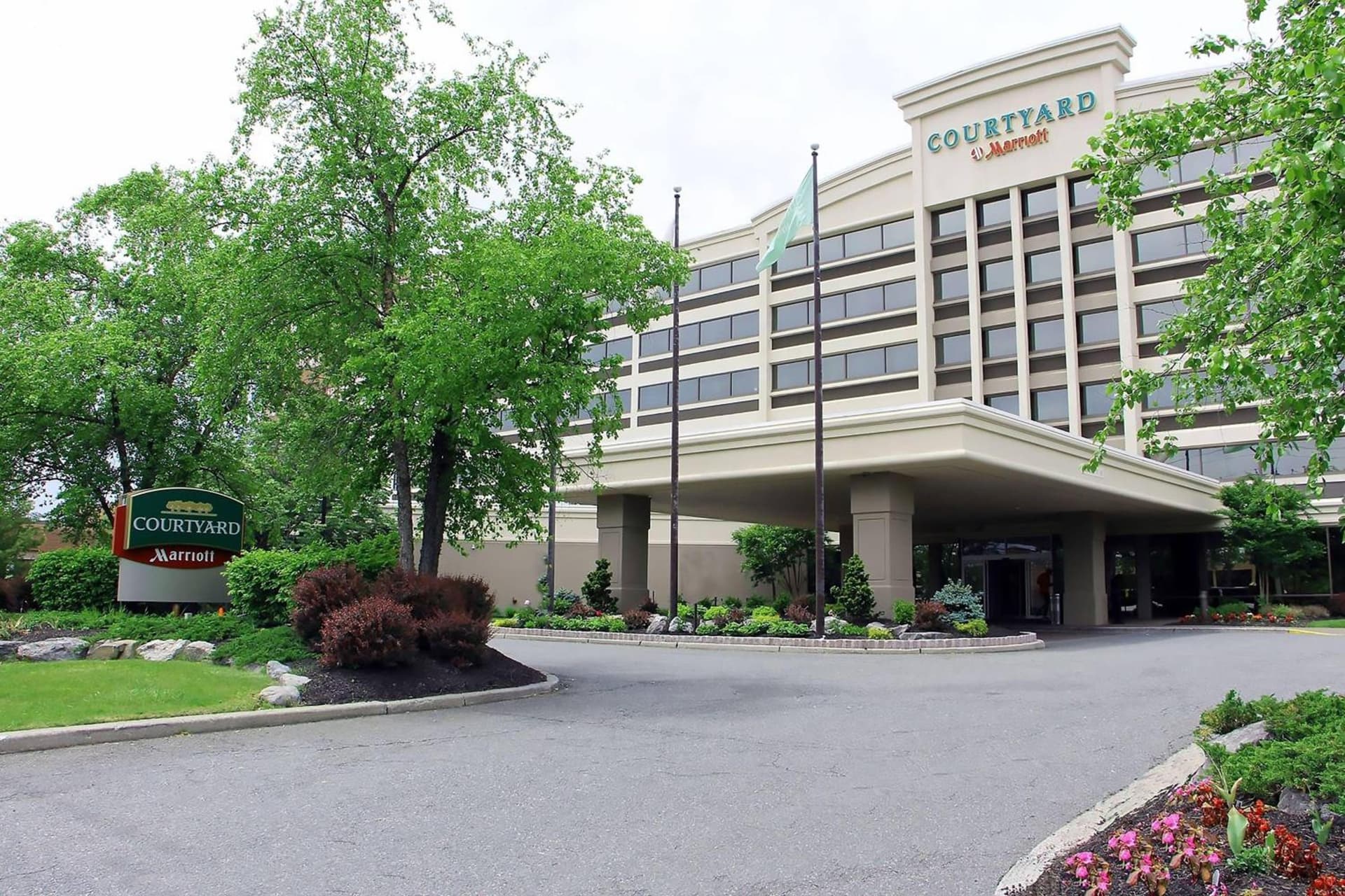 Courtyard by Marriott Lyndhurst/Meadowlands featured exterior or lobby in Lyndhurst — similar hotel