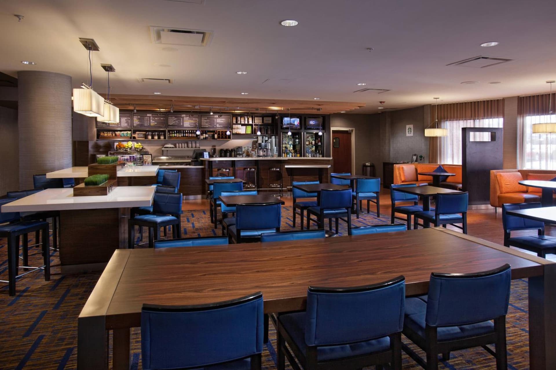 Courtyard by Marriott Fayetteville interior in Fayetteville, AR — gallery photo 2