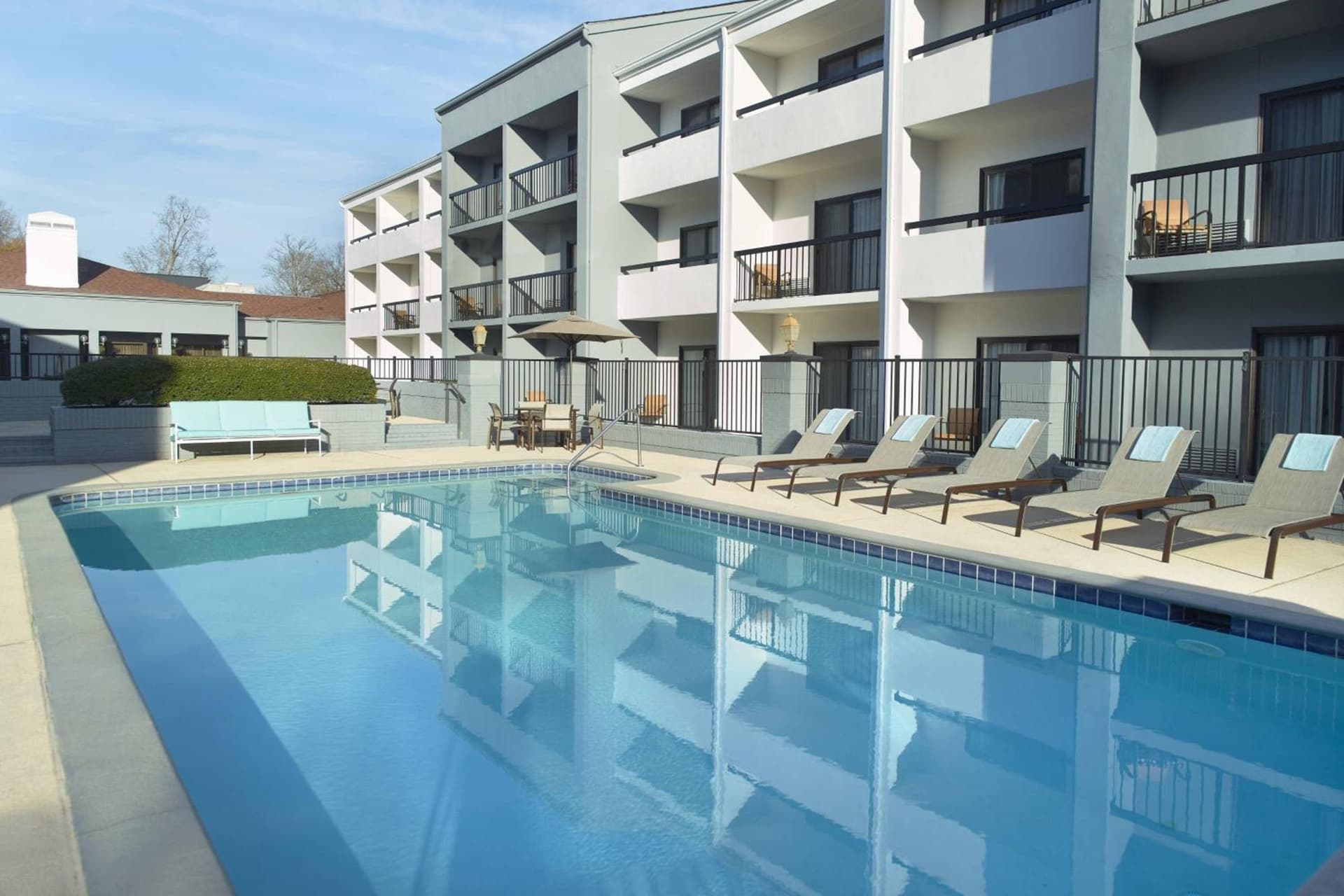 Courtyard Charlotte SouthPark interior in Charlotte, NC — gallery photo 2