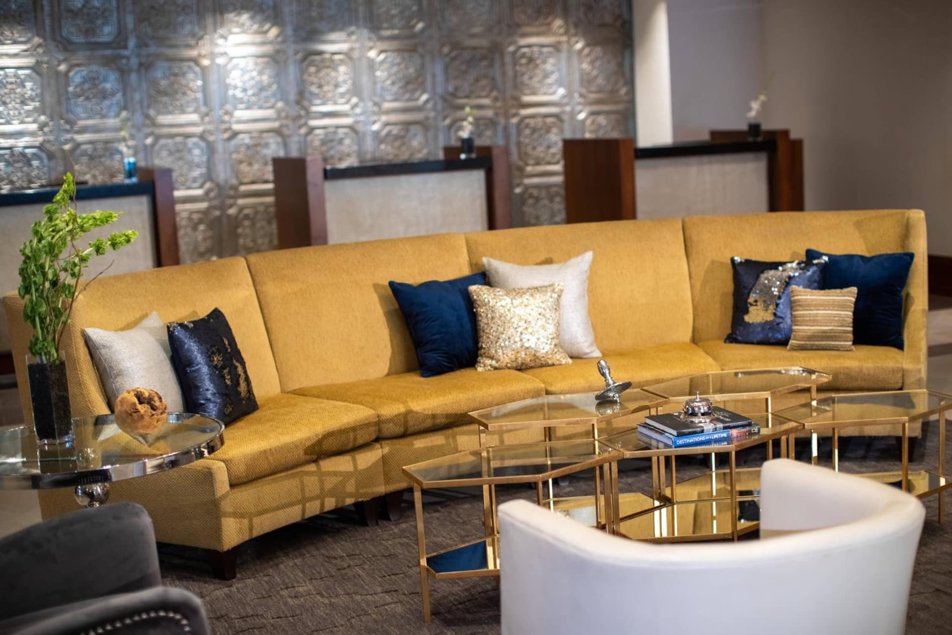 Renaissance Des Moines Savery Hotel gallery photo in Des Moines, IA — image 42