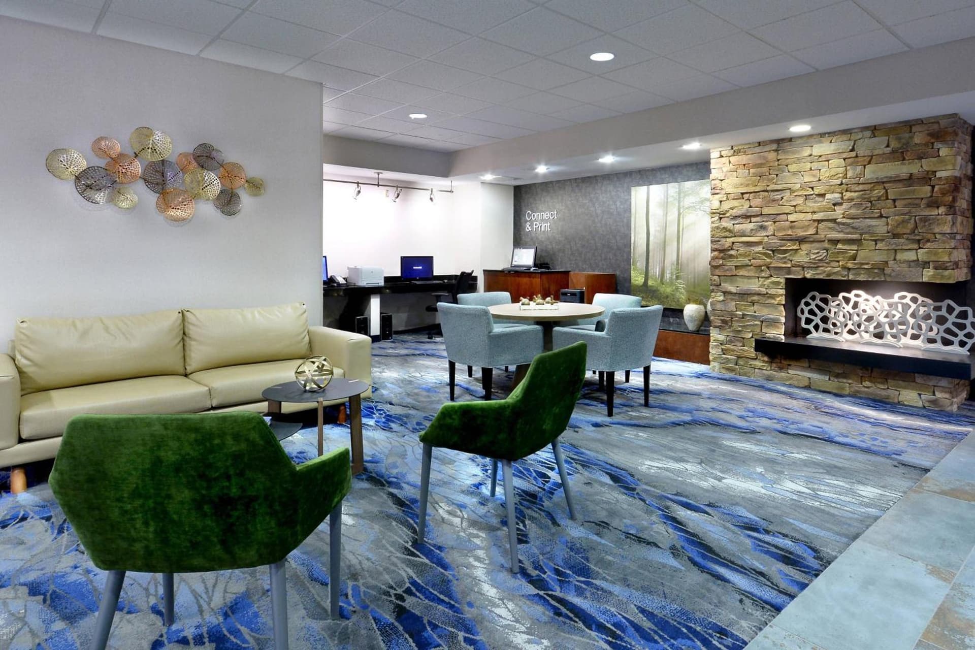 Fairfield Inn & Suites by Marriott Charlottesville North interior in Charlottesville, VA — gallery photo 2