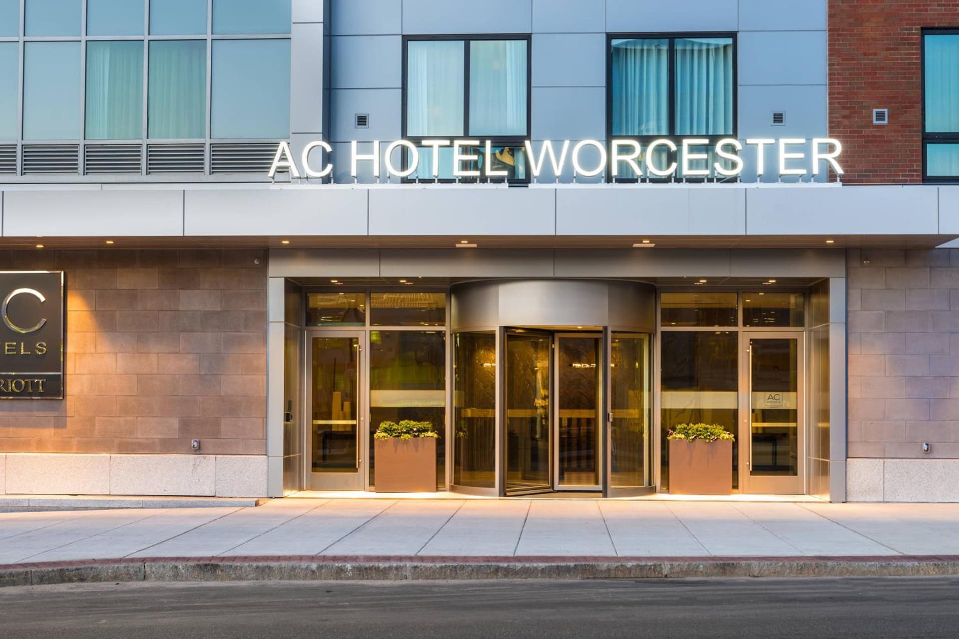 AC Hotel by Marriott Worcester gallery photo in Worcester, MA — image 9