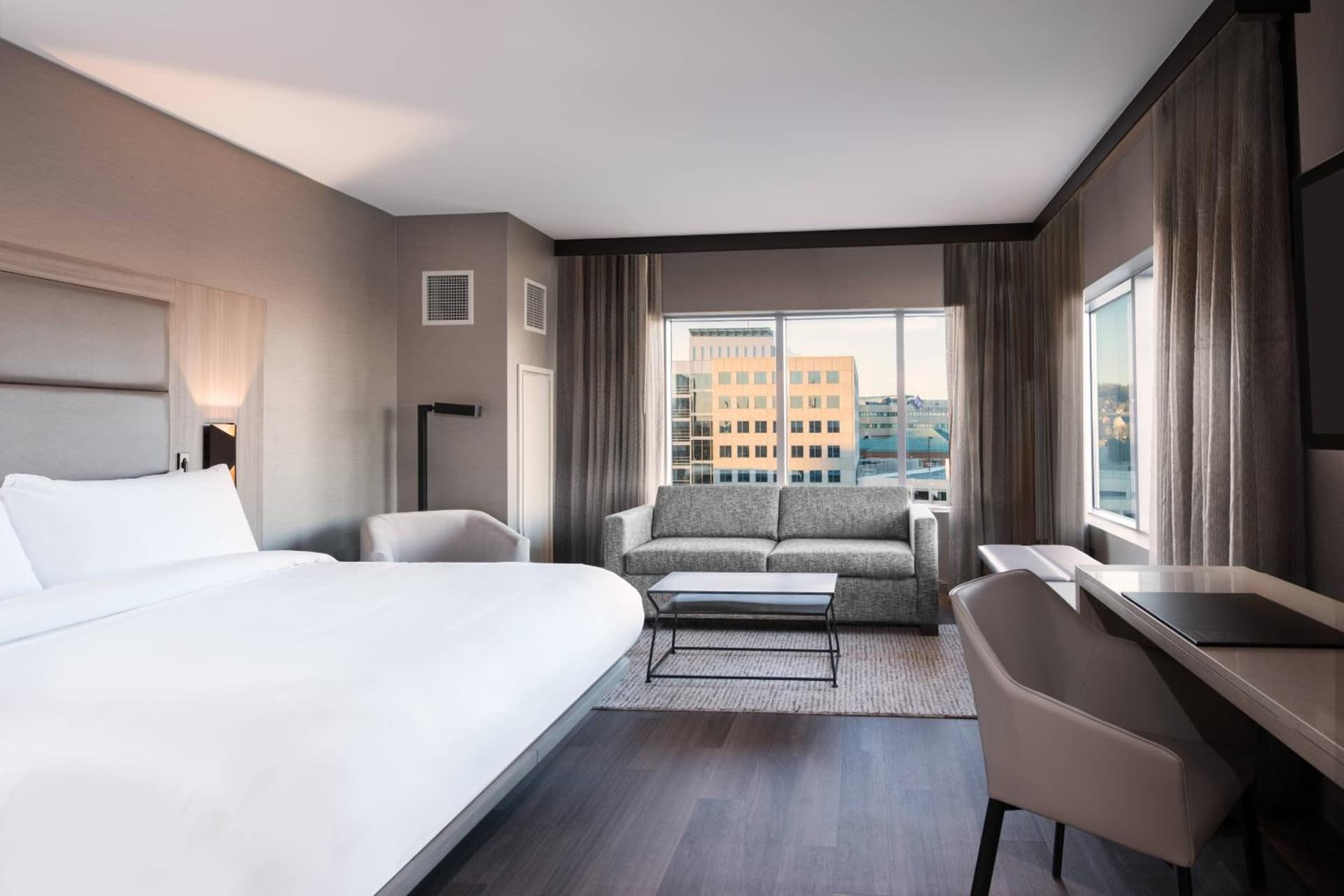 AC Hotel by Marriott Worcester gallery photo in Worcester, MA — image 12