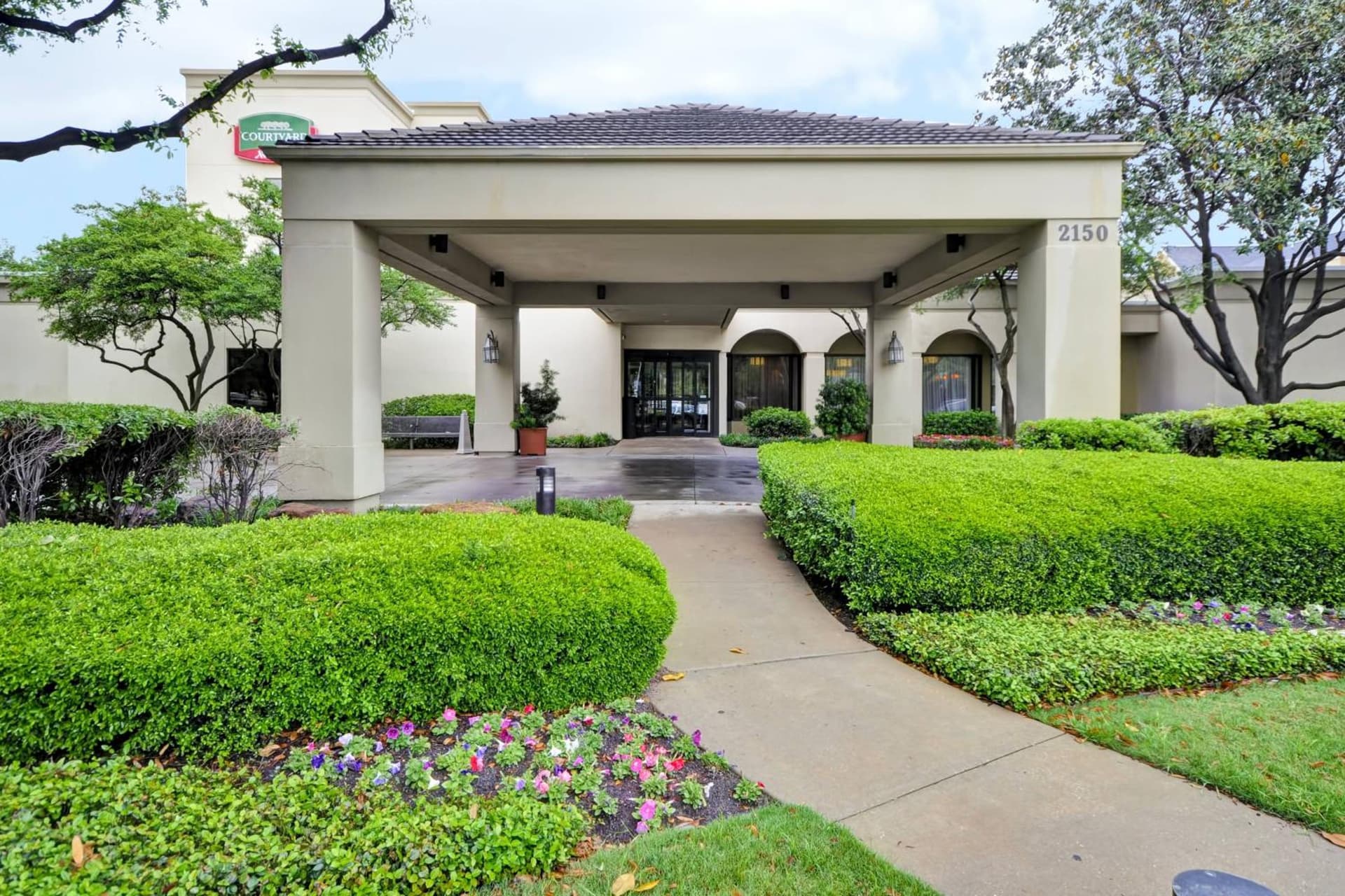 Courtyard Dallas Medical Market Center featured exterior or lobby in Dallas, TX — similar hotel