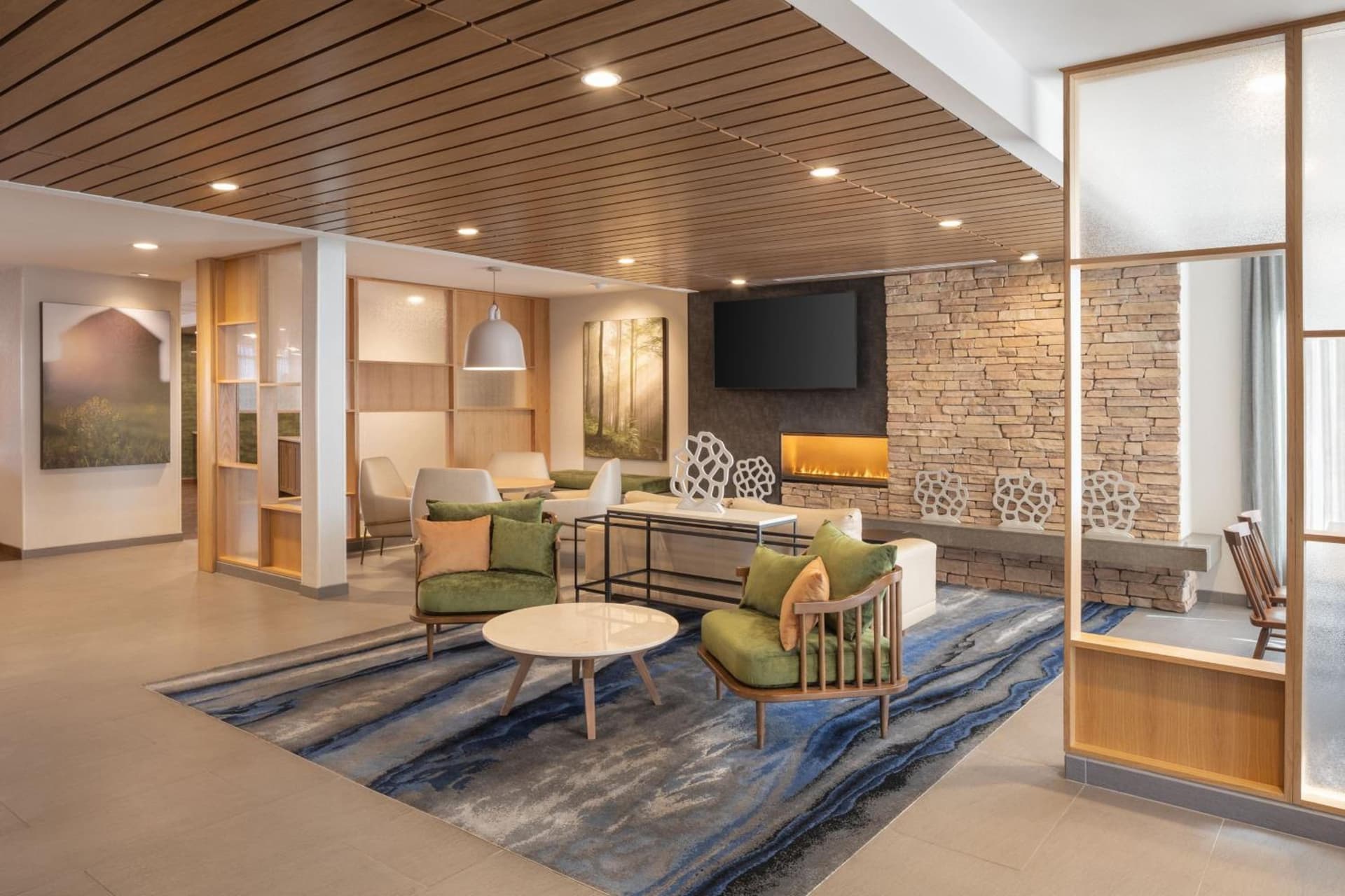 Fairfield Inn & Suites by Marriott Fresno North/Shaw Avenue property views in Fresno, CA — gallery photo 3