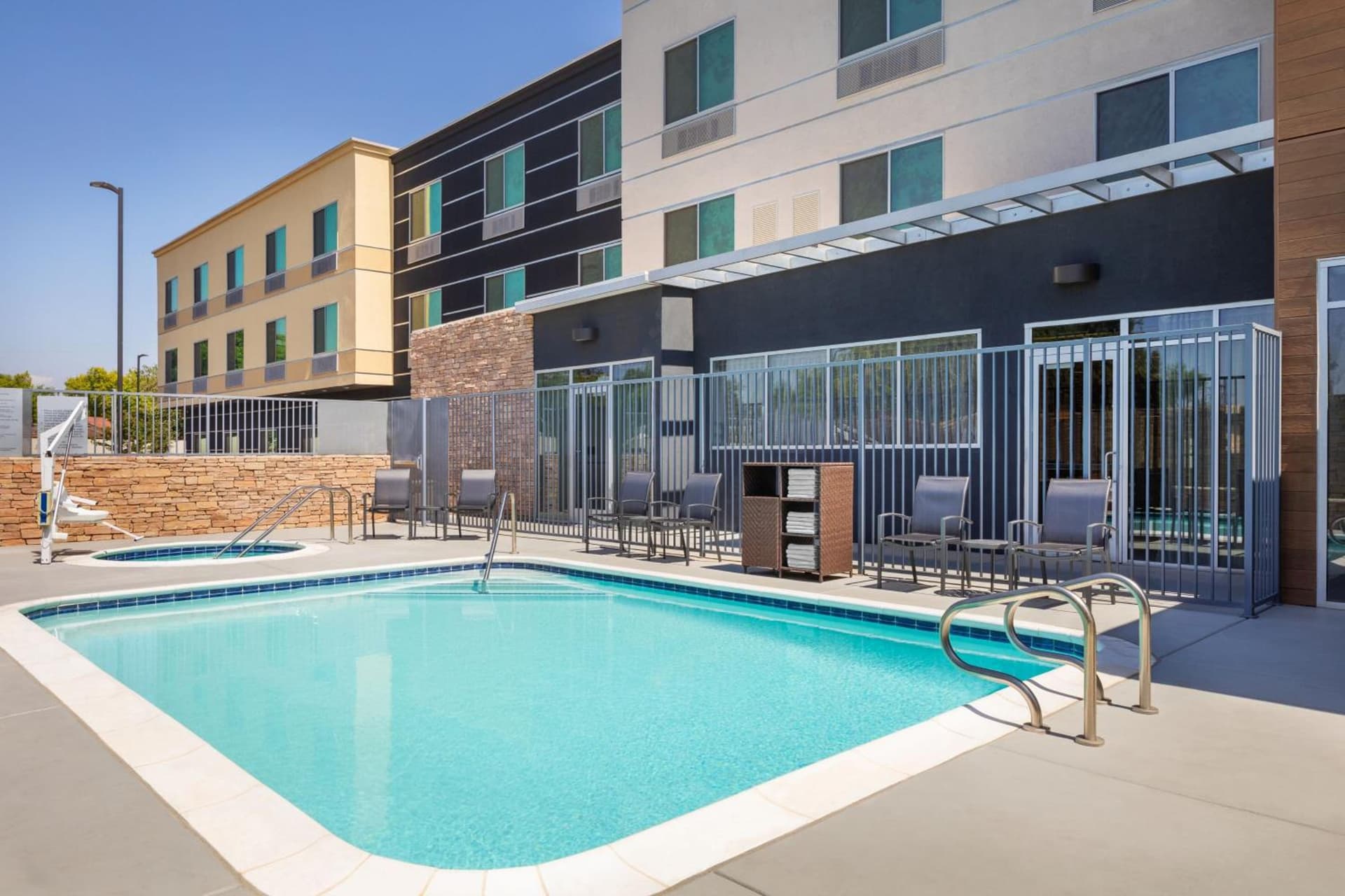 Fairfield Inn & Suites by Marriott Fresno North/Shaw Avenue gallery photo in Fresno, CA — image 19