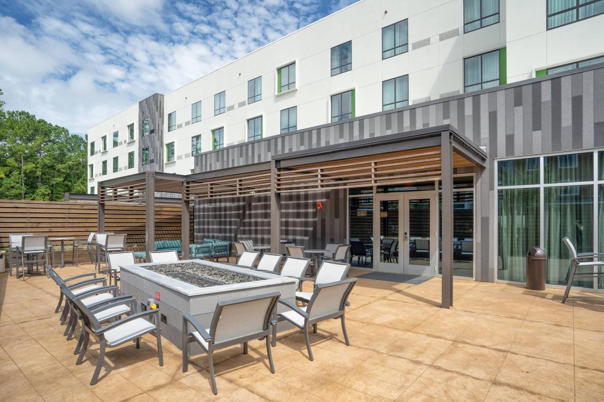 Courtyard by Marriott Charleston-North Charleston gallery photo in Charleston, SC — image 17