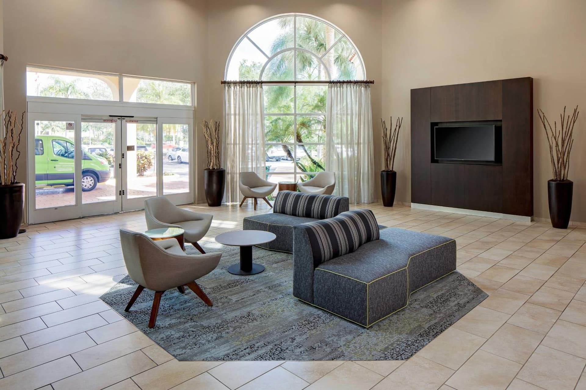 Courtyard by Marriott Fort Lauderdale North/Cypress Creek interior in Fort Lauderdale, FL — gallery photo 2