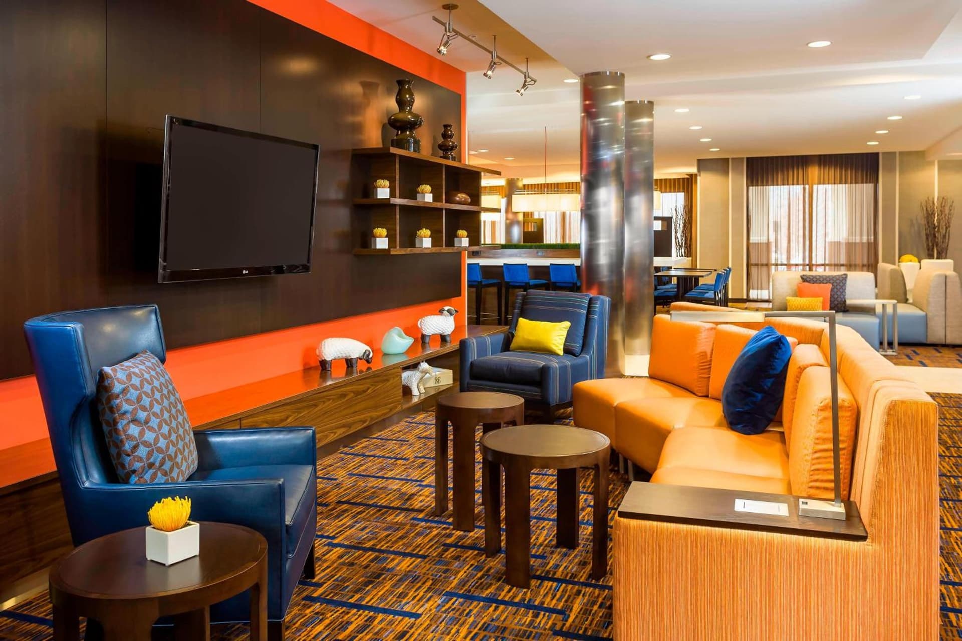 Courtyard by Marriott Stafford Quantico interior in Triangle, VA — gallery photo 2