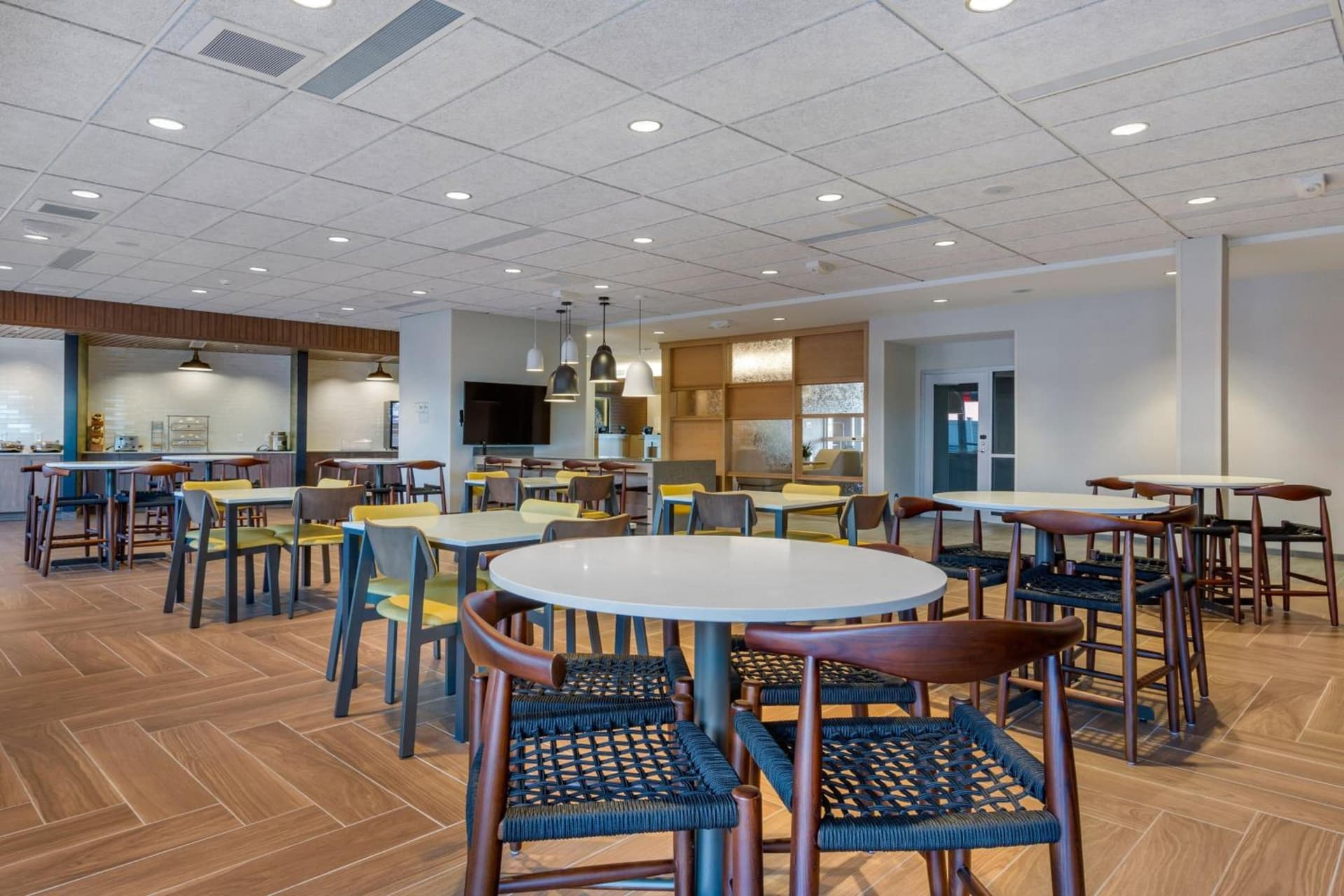 Fairfield by Marriott Inn & Suites Sandusky interior in Sandusky, OH — gallery photo 2