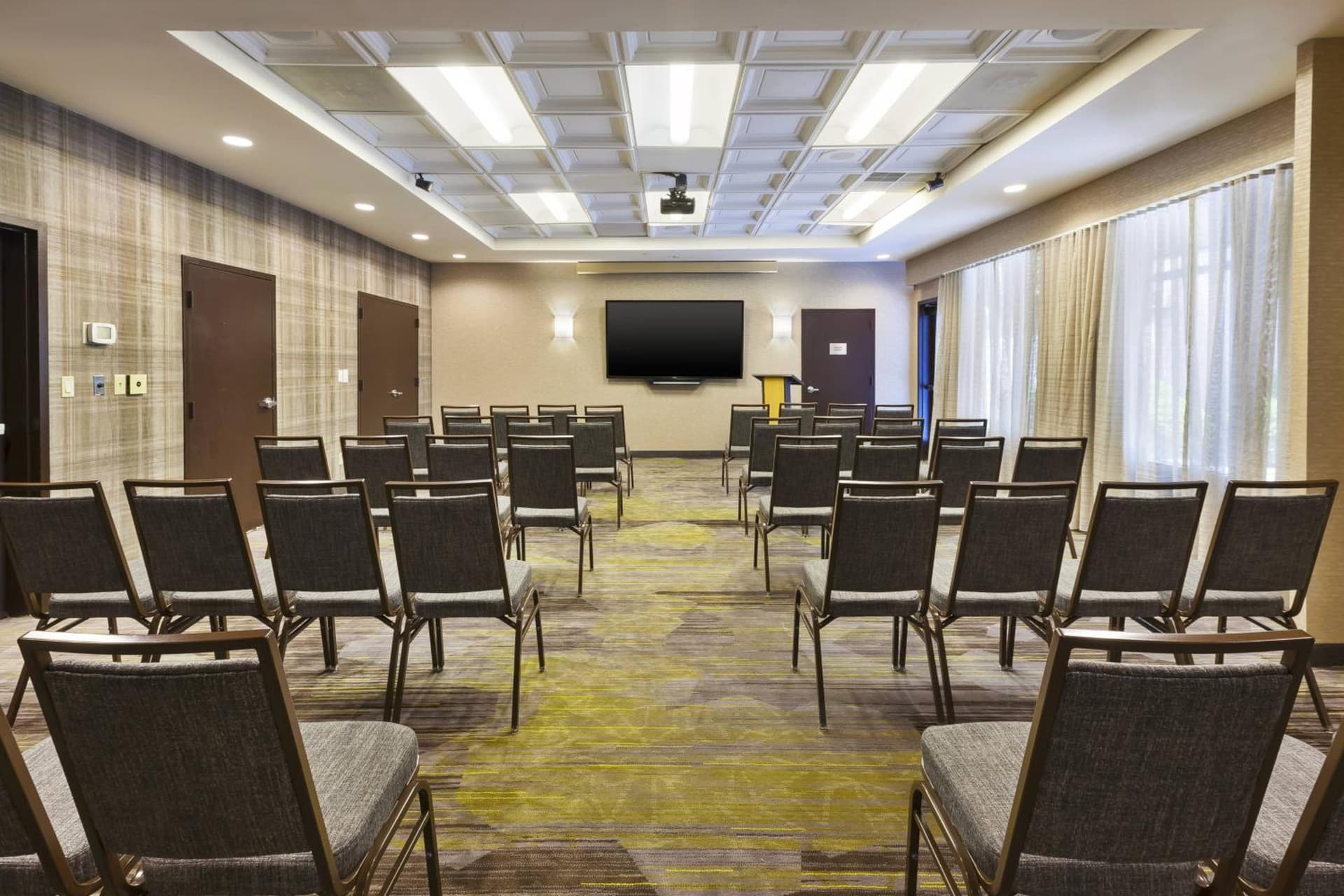 Courtyard by Marriott Secaucus Meadowlands gallery photo in Secaucus, NJ — image 11