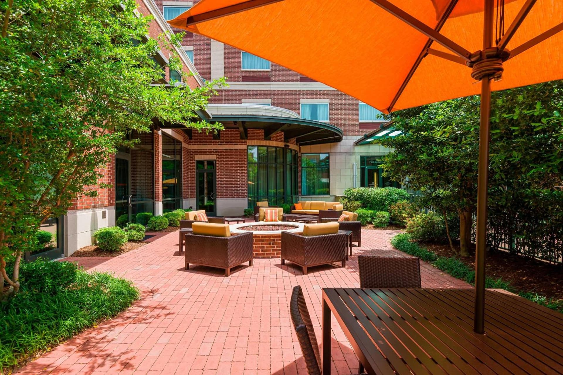 Courtyard by Marriott Little Rock Downtown interior in Little Rock, AR — gallery photo 2