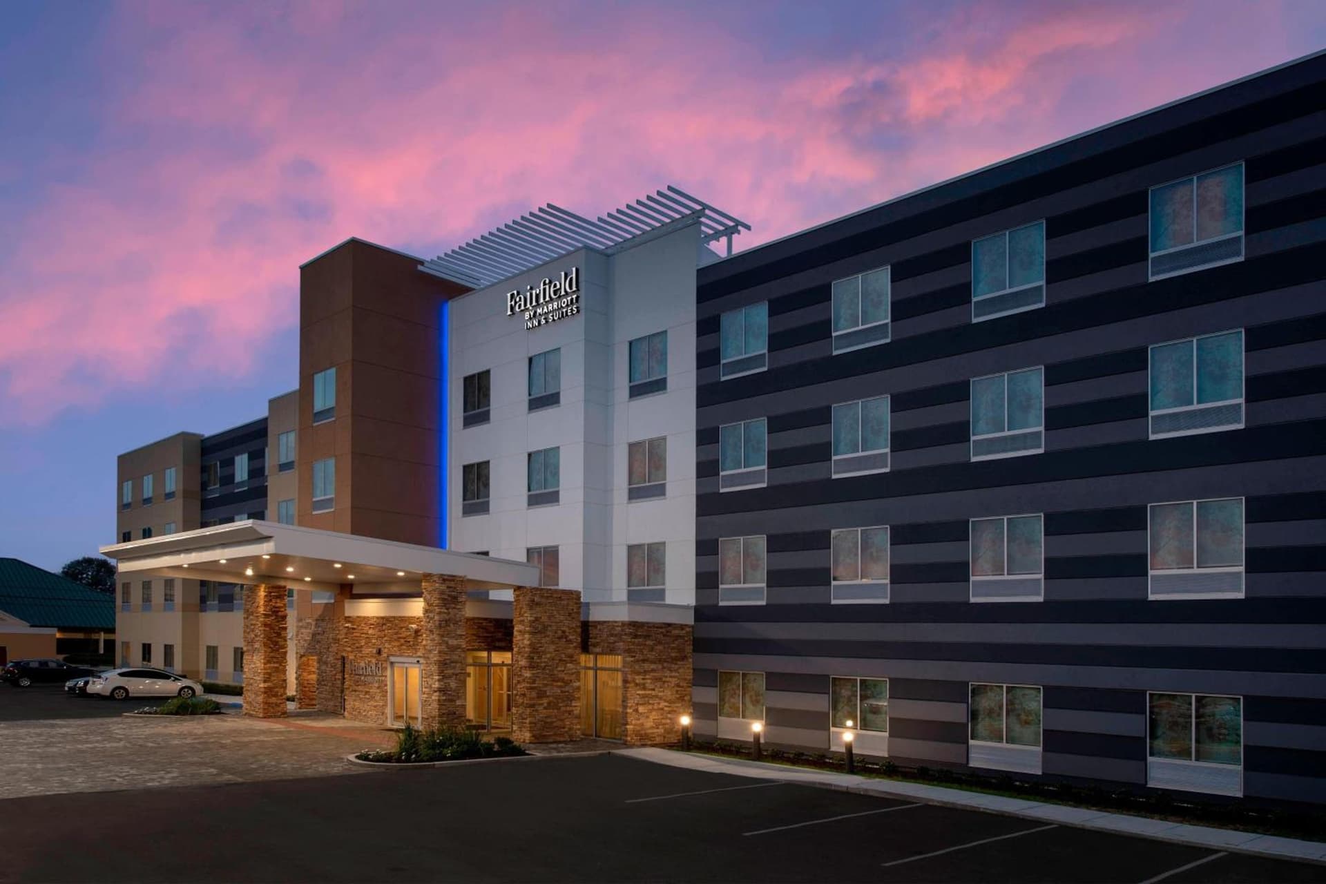 Fairfield Inn & Suites by Marriott New Orleans Metairie interior in Metairie, LA — gallery photo 2