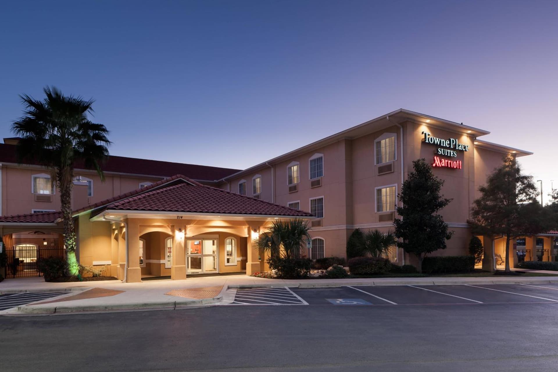 TownePlace Suites by Marriott San Antonio Airport interior in San Antonio, TX — gallery photo 2