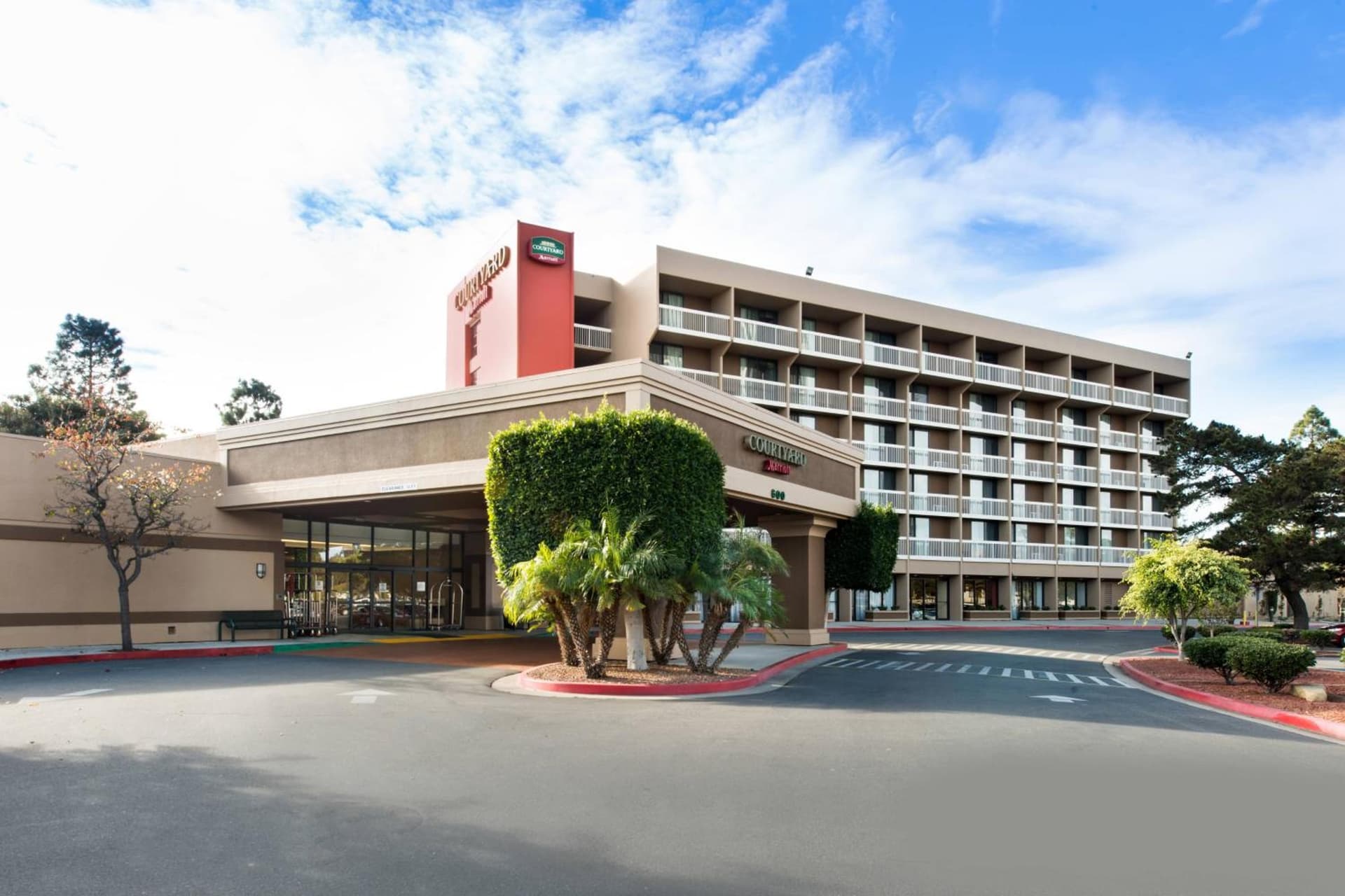 Holiday Inn Oxnard - Ventura by IHG interior in Oxnard, CA — gallery photo 2