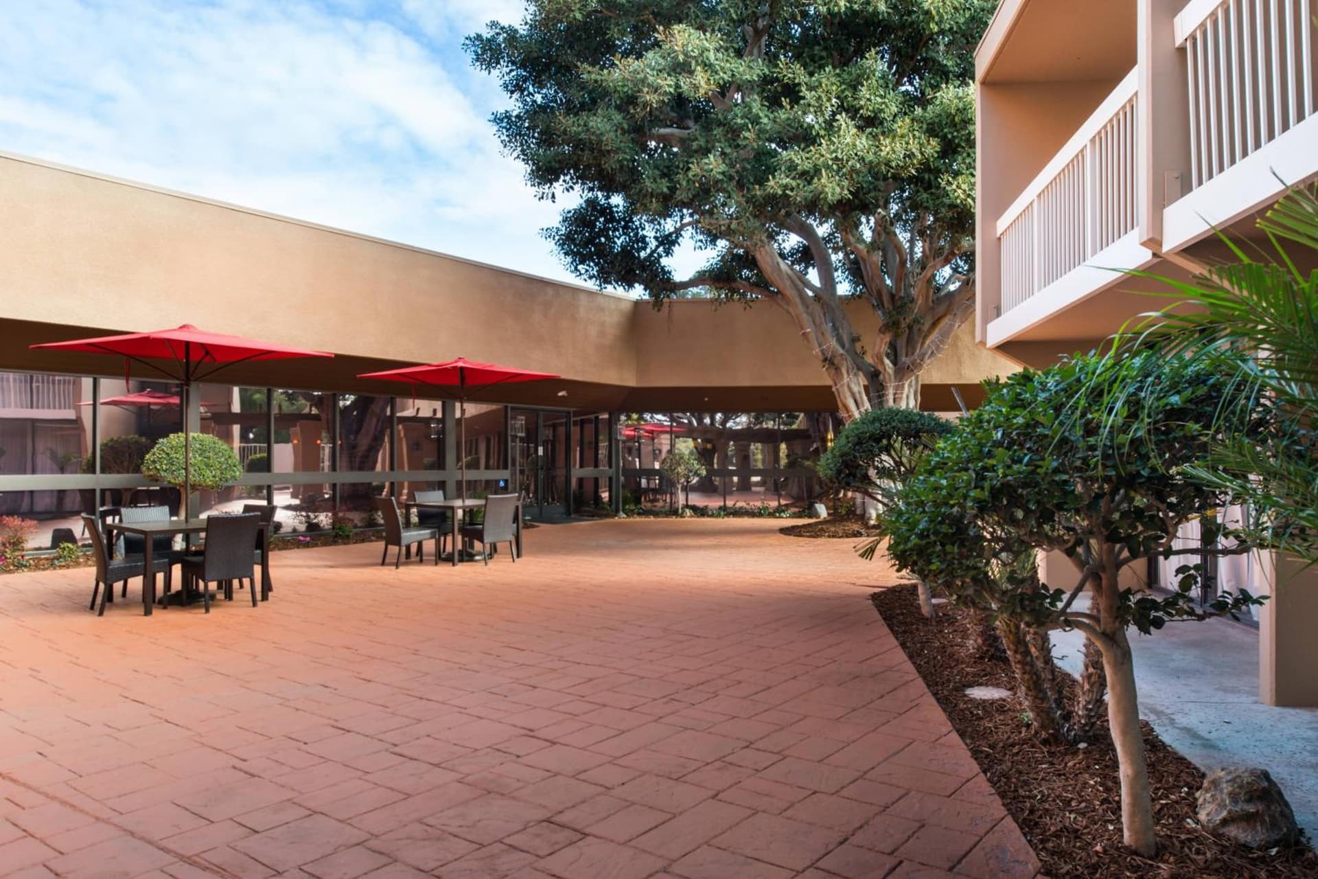 Holiday Inn Oxnard - Ventura by IHG gallery photo in Oxnard, CA — image 27
