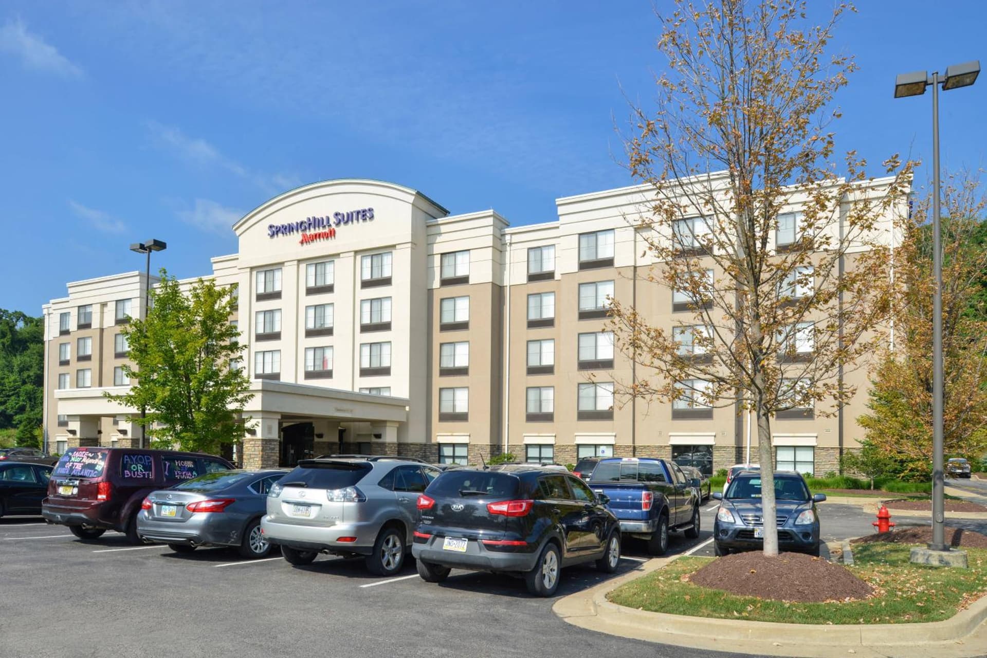 SpringHill Suites Pittsburgh Mills interior in Tarentum, PA — gallery photo 2