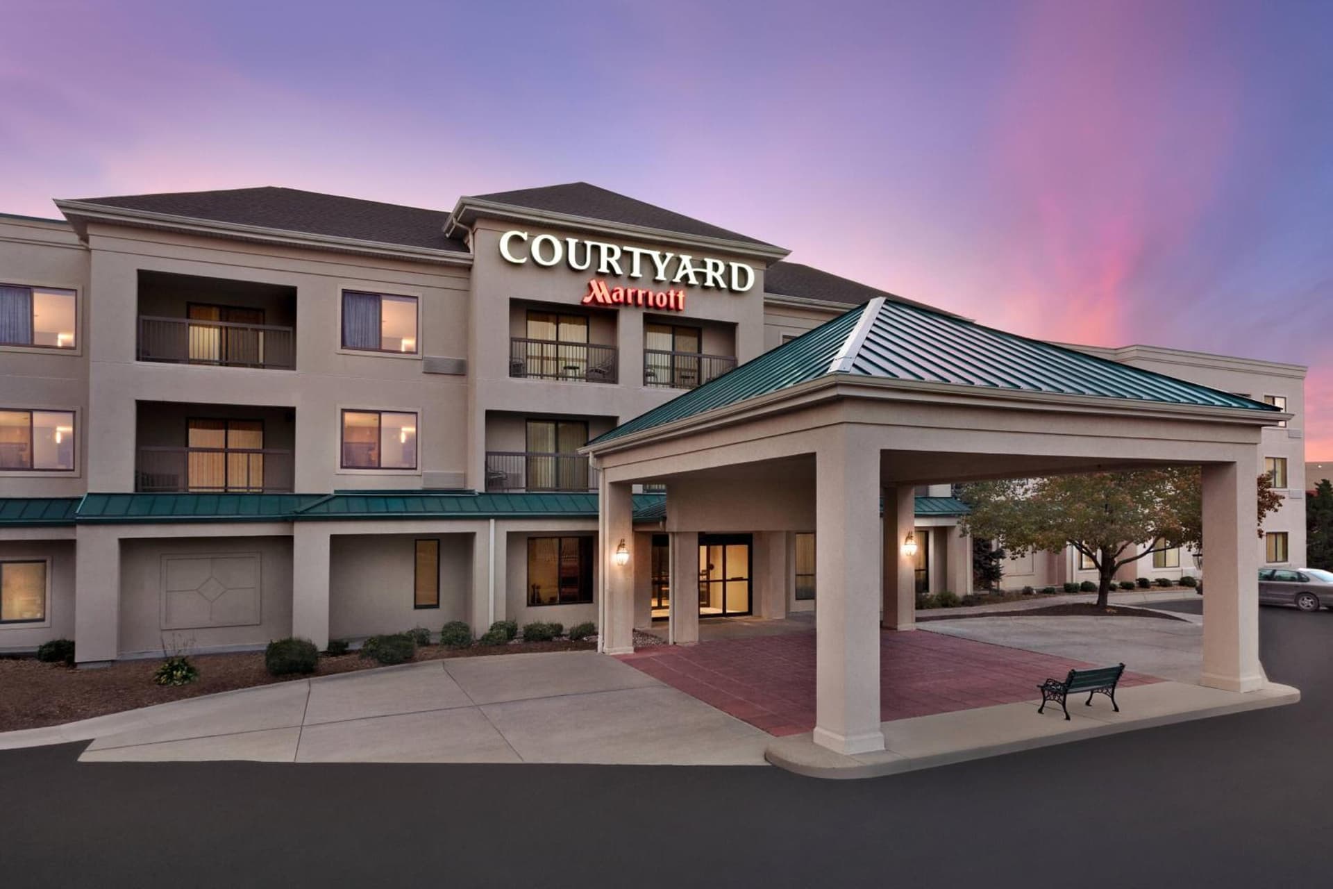 Courtyard by Marriott Topeka interior in Topeka, KS — gallery photo 2