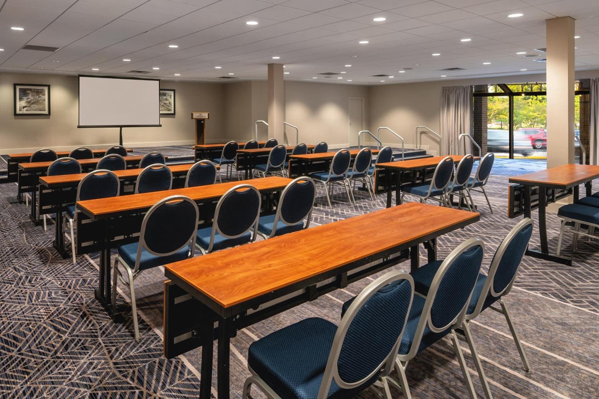 Sheraton Norfolk Waterside Hotel gallery photo in Norfolk, VA — image 35