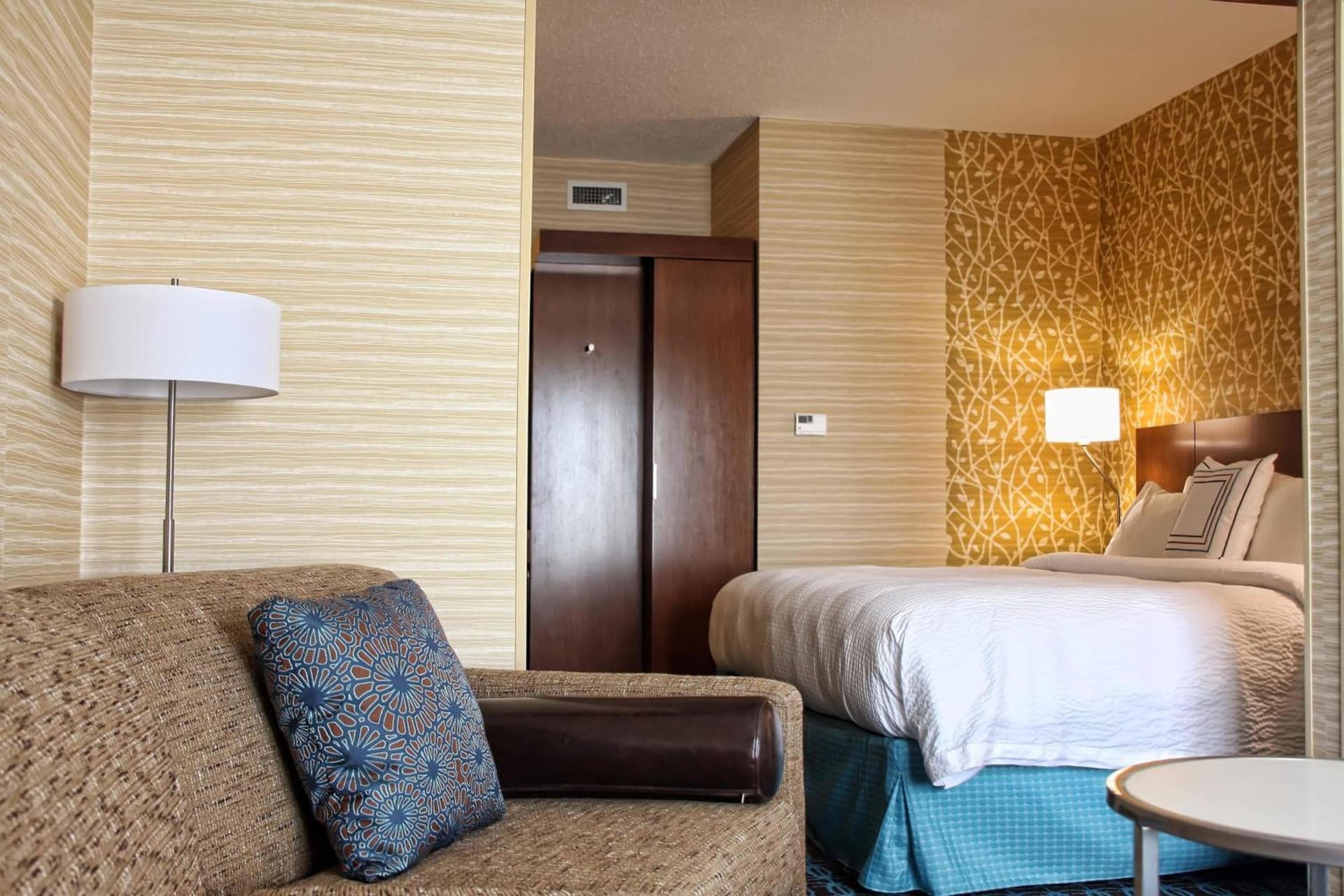 Fairfield Inn & Suites by Marriott Reading Wyomissing interior in Wyomissing, PA — gallery photo 2