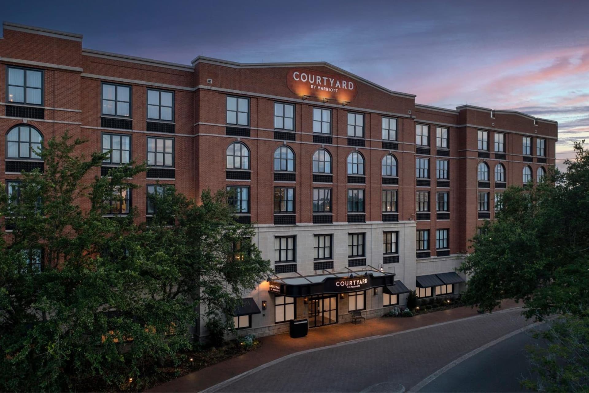 Courtyard by Marriott Savannah Downtown - Historic District property views in Savannah, GA — gallery photo 3