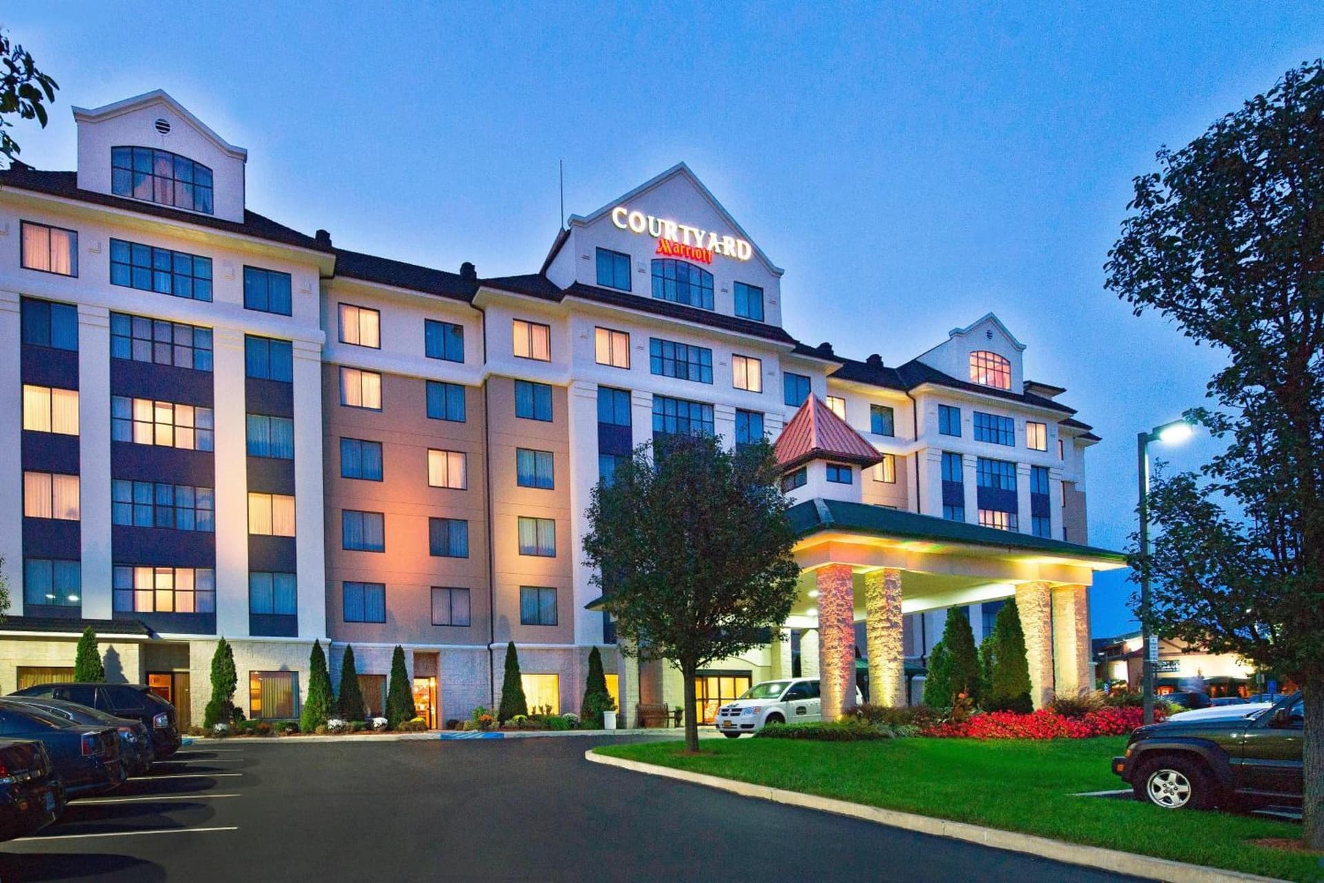 Courtyard Long Island MacArthur Airport featured exterior or lobby in Ronkonkoma, NY — similar hotel