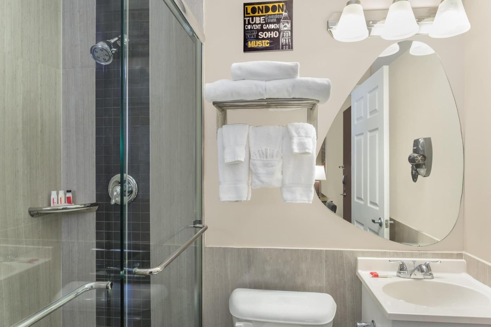Ramada by Wyndham Miami Springs/Miami International Airport gallery photo in Miami, FL — image 5