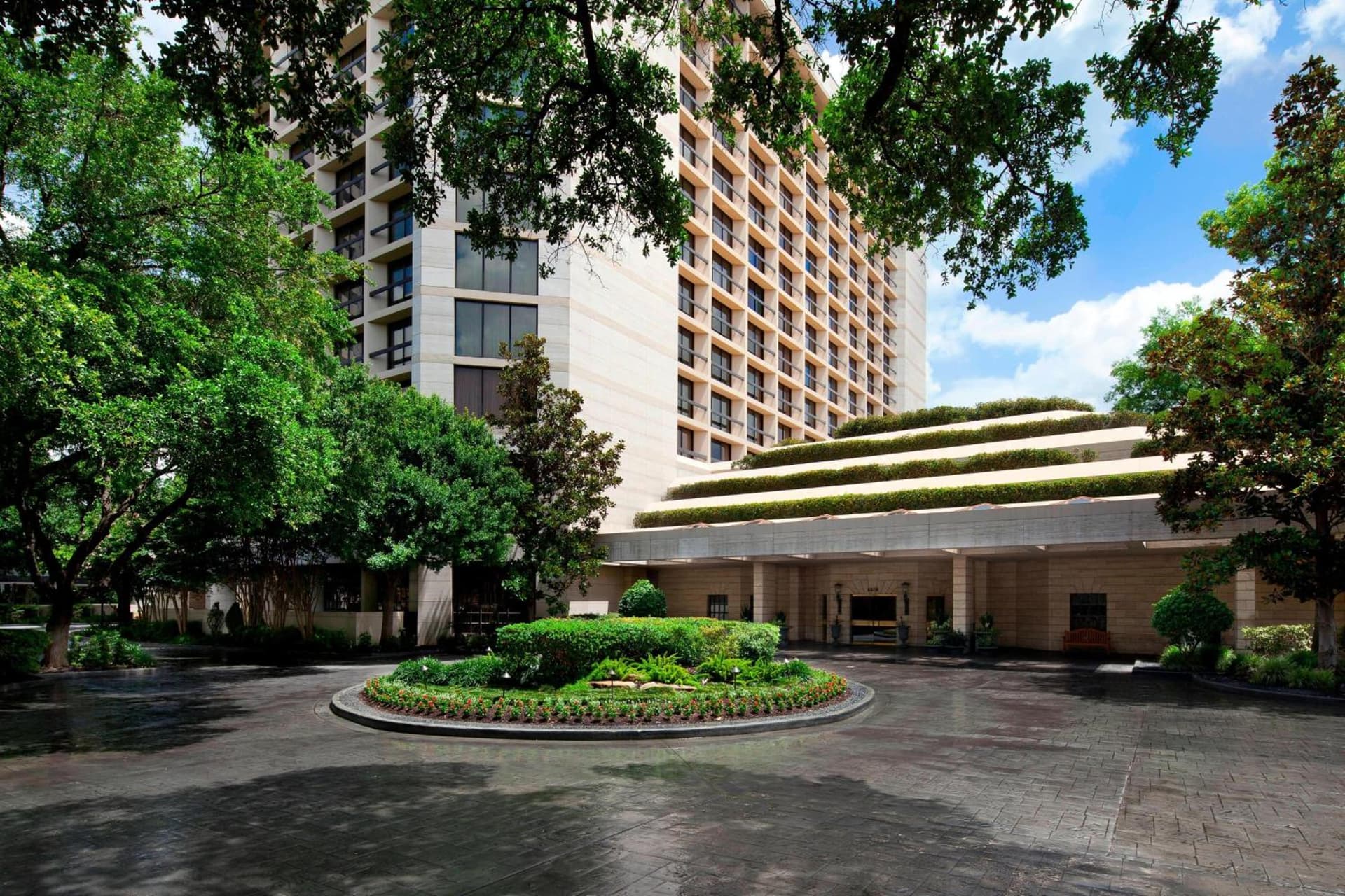 Houston Grand Hotel - River Oaks — hotel in Houston, Texas