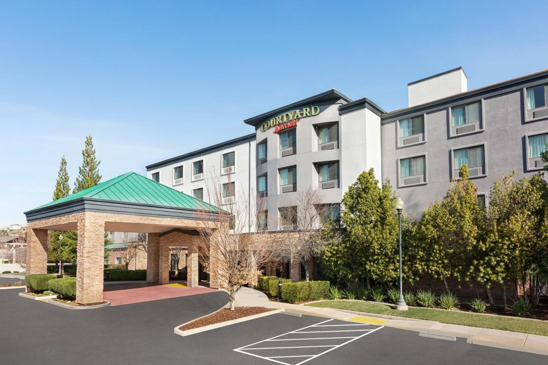 Courtyard by Marriott Sacramento Folsom interior in Folsom, CA — gallery photo 2