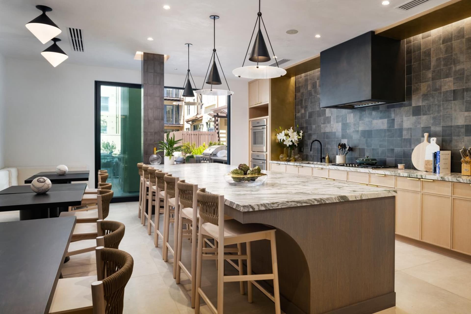 Mint House Menlo Park by Kasa property views in Menlo Park, CA — gallery photo 3