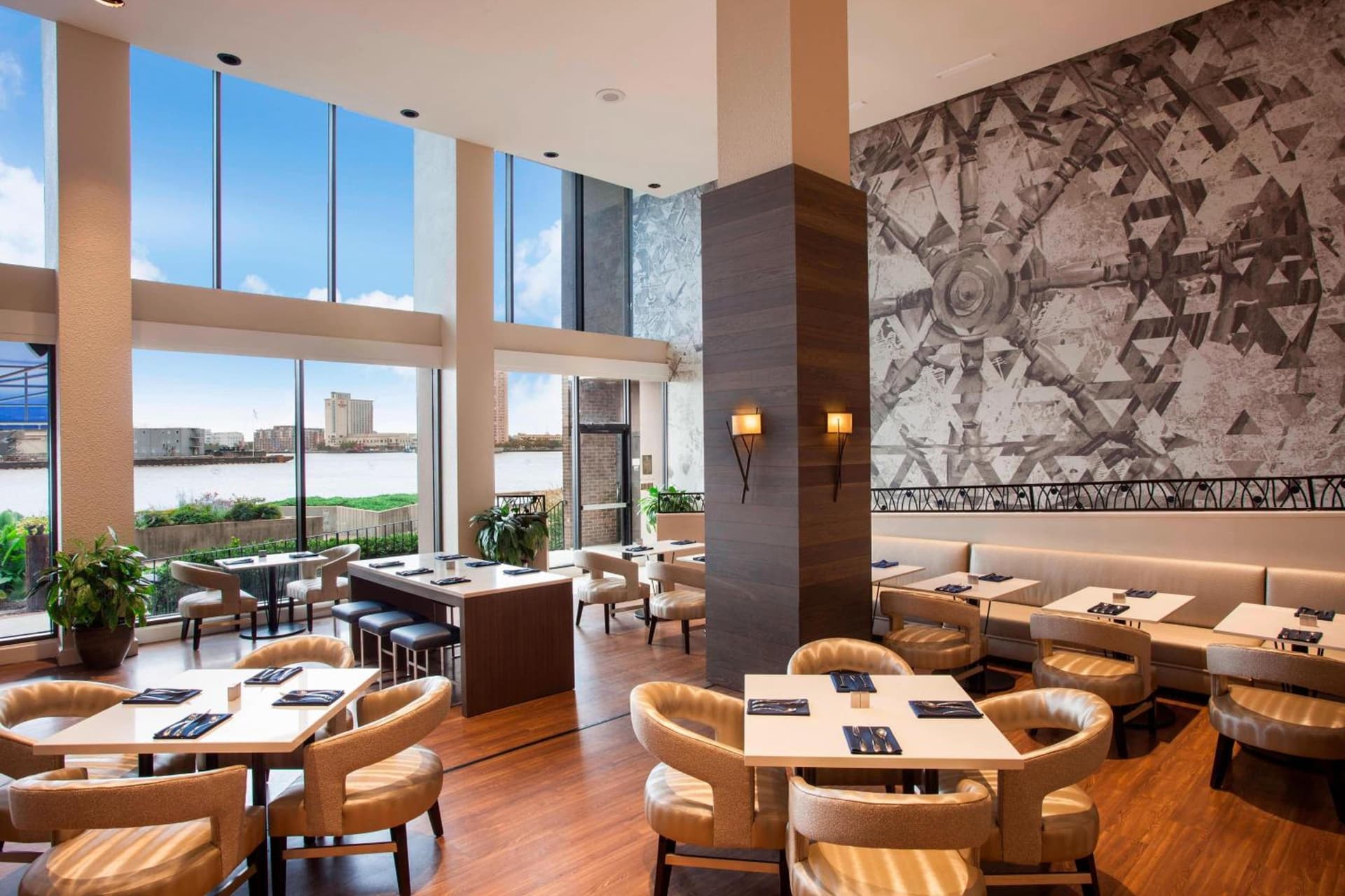 Sheraton Norfolk Waterside Hotel gallery photo in Norfolk, VA — image 6