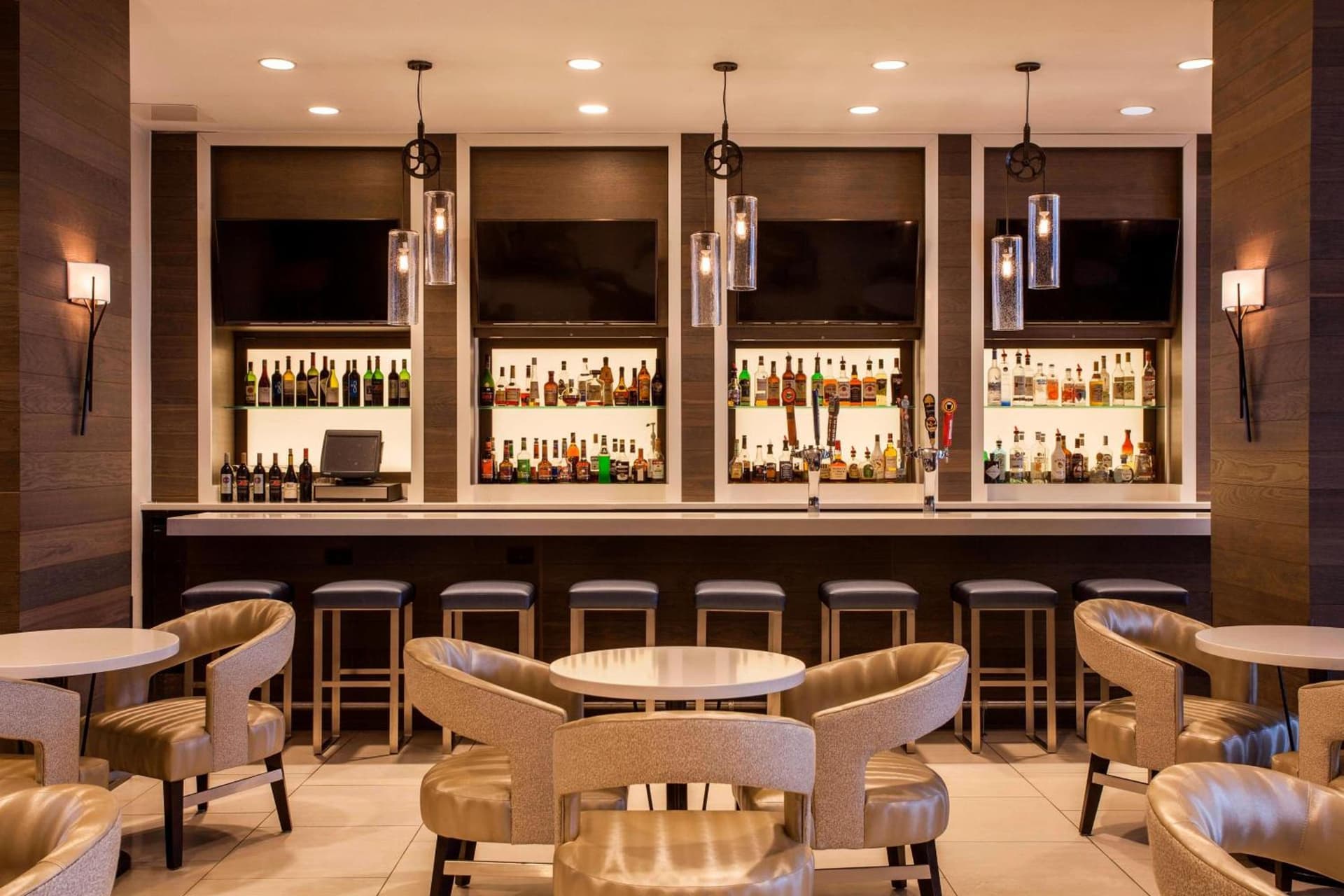 Sheraton Norfolk Waterside Hotel gallery photo in Norfolk, VA — image 5