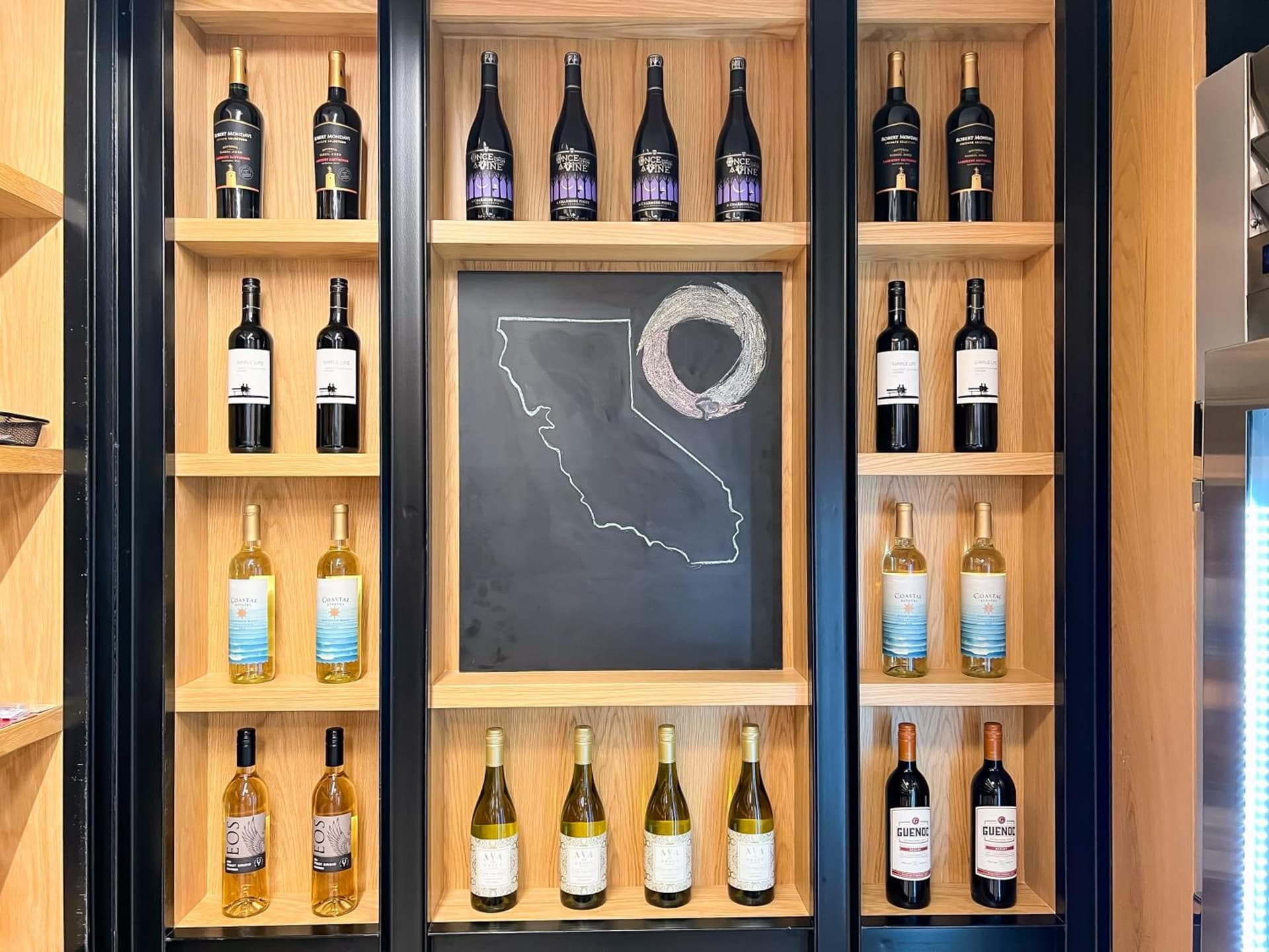 Oxford Suites Redding gallery photo in Redding, CA — image 10