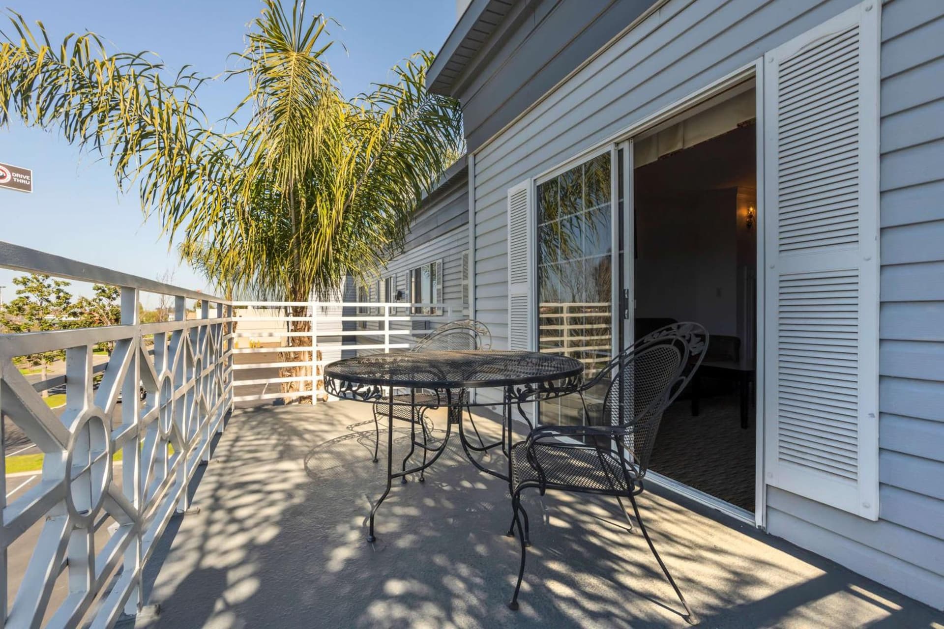 Best Western Colonial Inn property views in Selma, CA — gallery photo 3