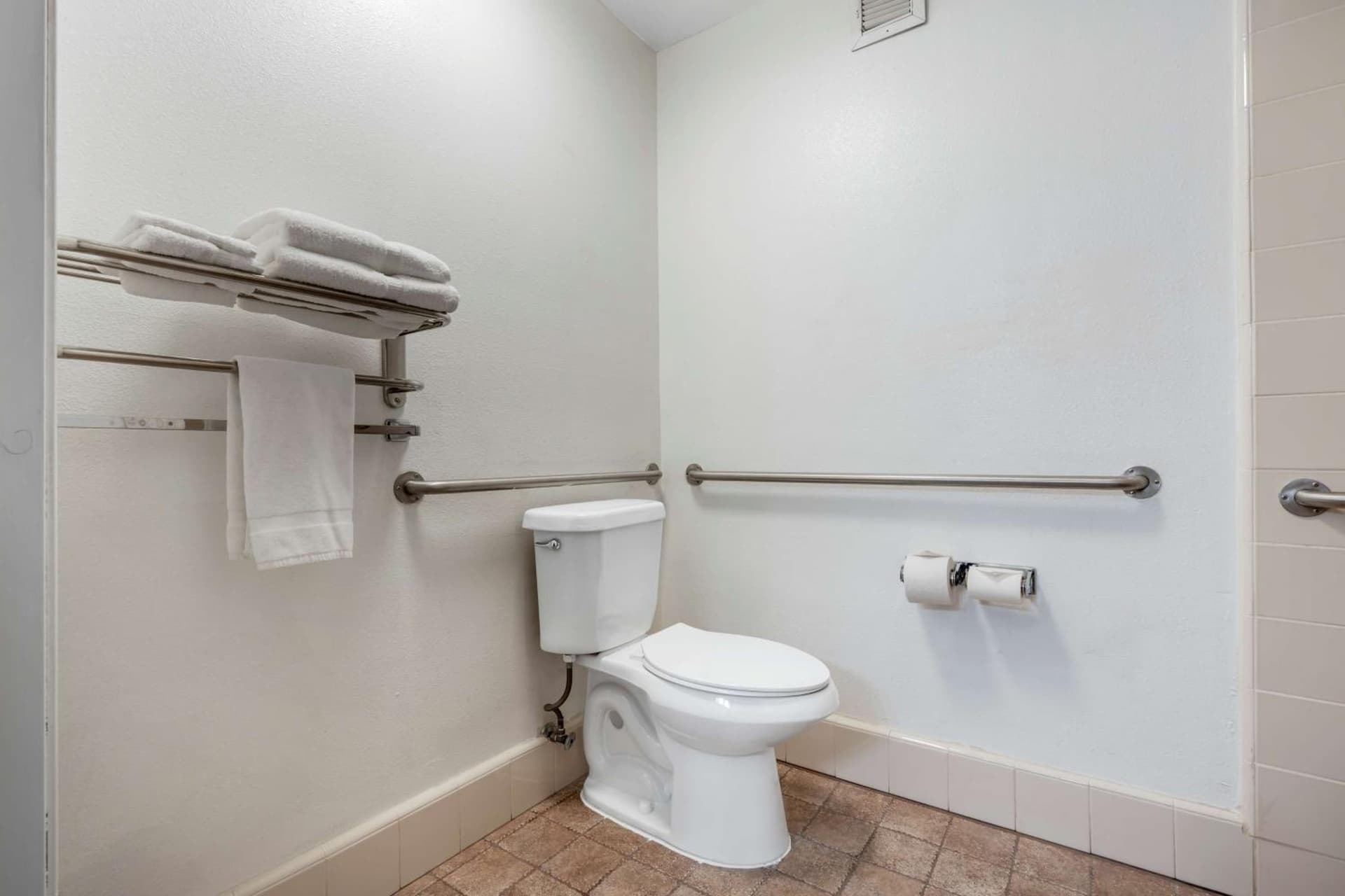 Best Western Colonial Inn property views in Selma, CA — gallery photo 3