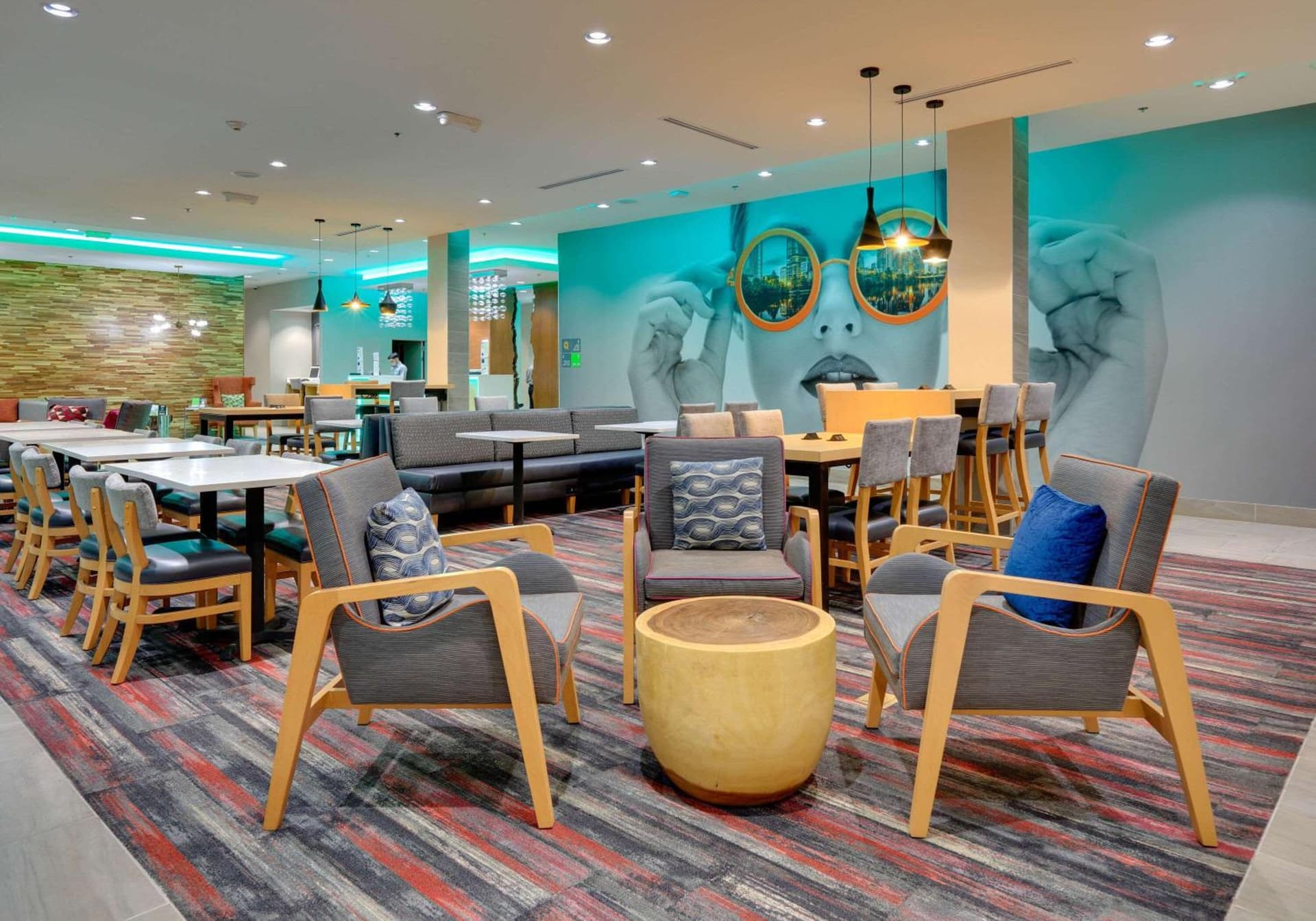La Quinta Inn & Suites by Wyndham Lakeway gallery photo in Lakeway, TX — image 14