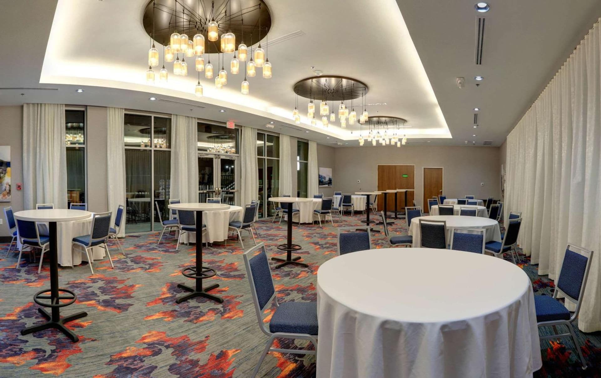 La Quinta Inn & Suites by Wyndham Lakeway gallery photo in Lakeway, TX — image 32