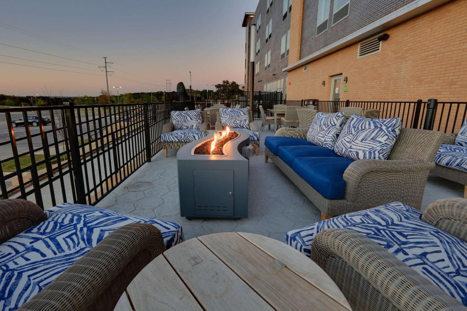 La Quinta Inn & Suites by Wyndham Lakeway gallery photo in Lakeway, TX — image 37