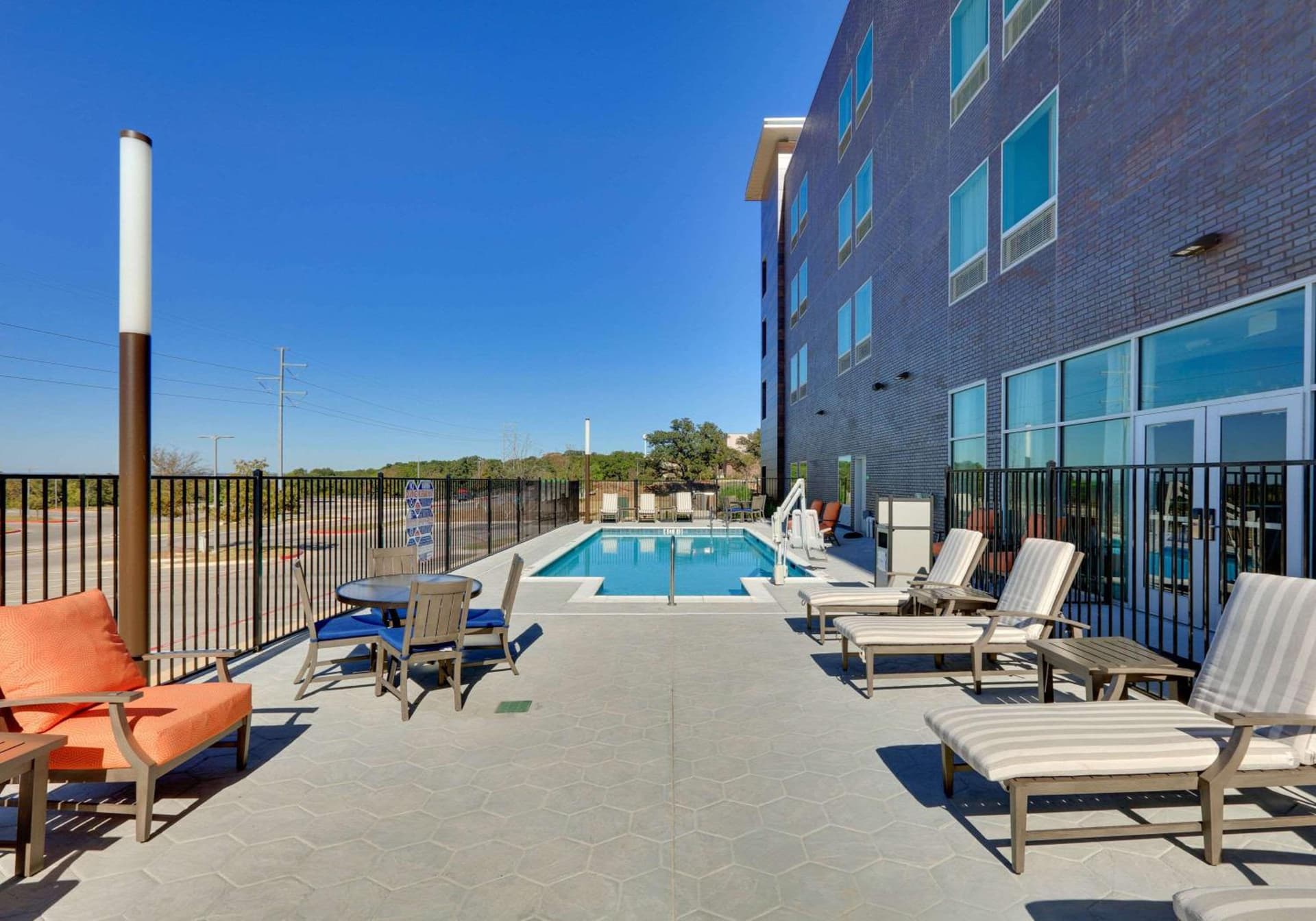 La Quinta Inn & Suites by Wyndham Lakeway gallery photo in Lakeway, TX — image 8
