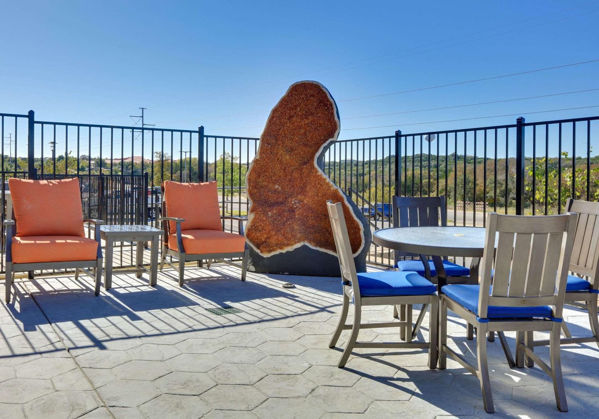 La Quinta Inn & Suites by Wyndham Lakeway gallery photo in Lakeway, TX — image 18