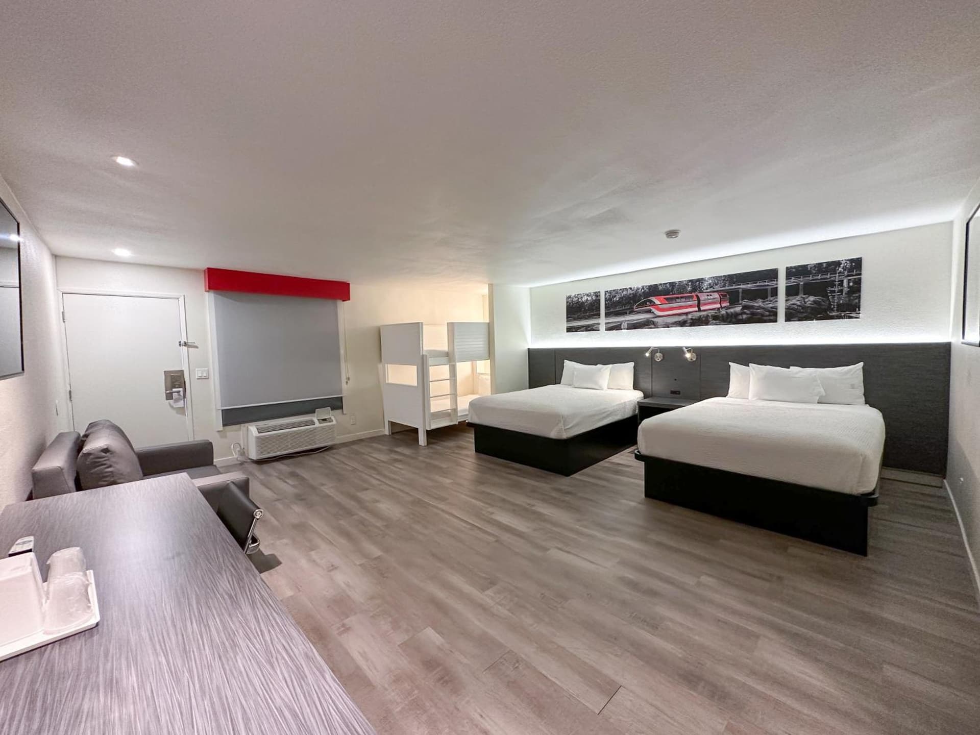 Ramada by Wyndham Anaheim Convention Center gallery photo in Anaheim, CA — image 62