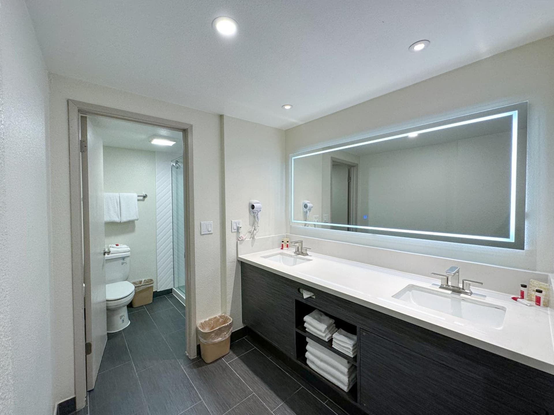 Ramada by Wyndham Anaheim Convention Center gallery photo in Anaheim, CA — image 76