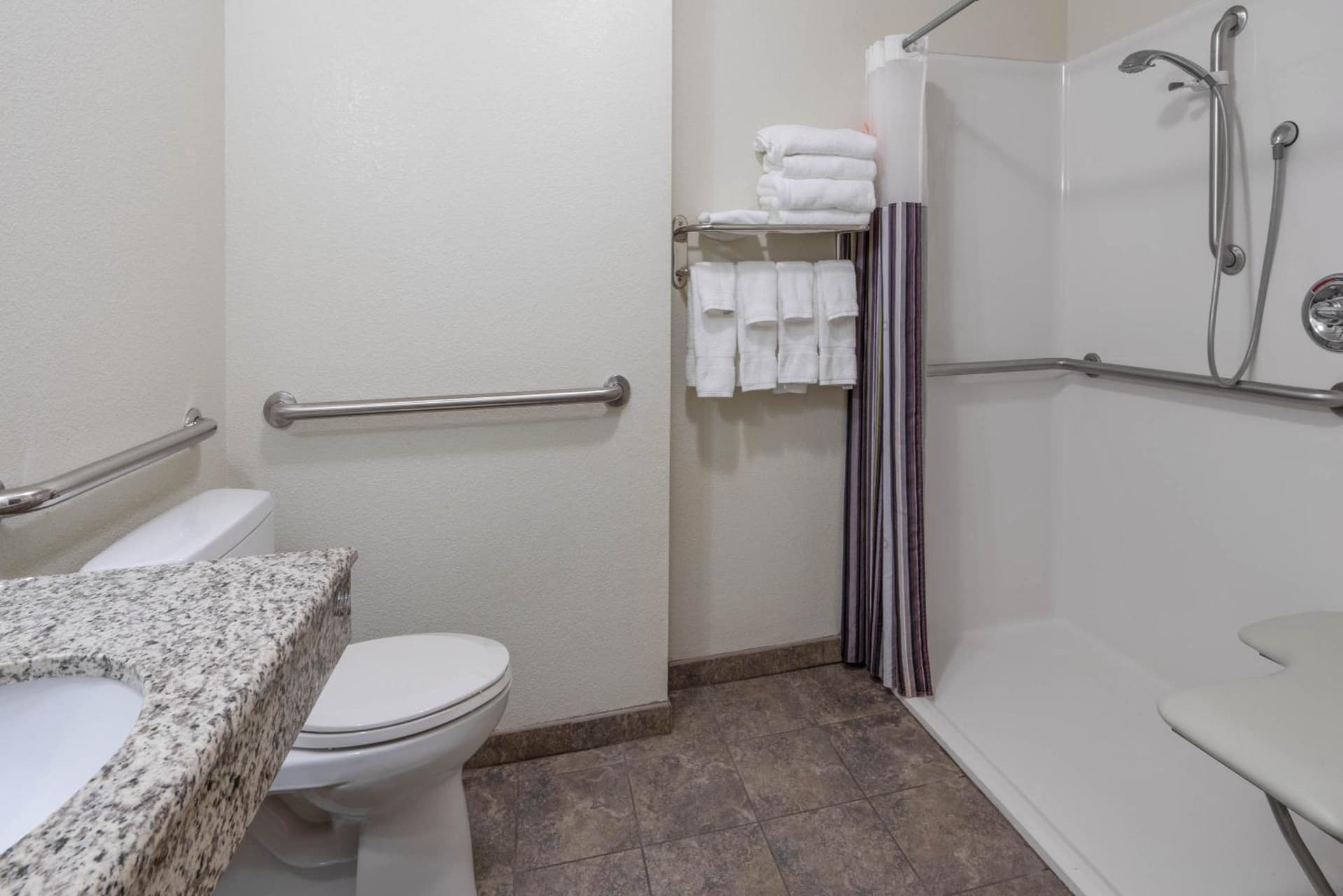 La Quinta Inn & Suites by Wyndham Loveland Estes Park gallery photo in Loveland, CO — image 4