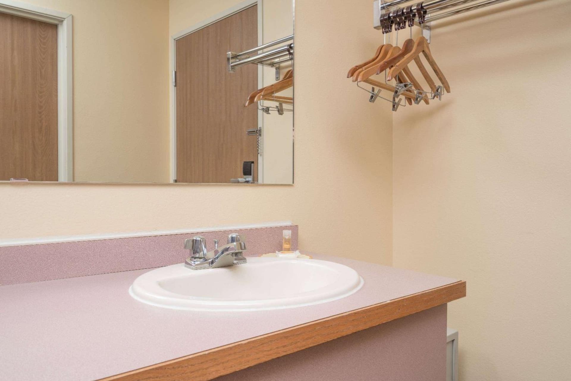 Days Inn by Wyndham West-Eau Claire property views in Eau Claire, WI — gallery photo 3