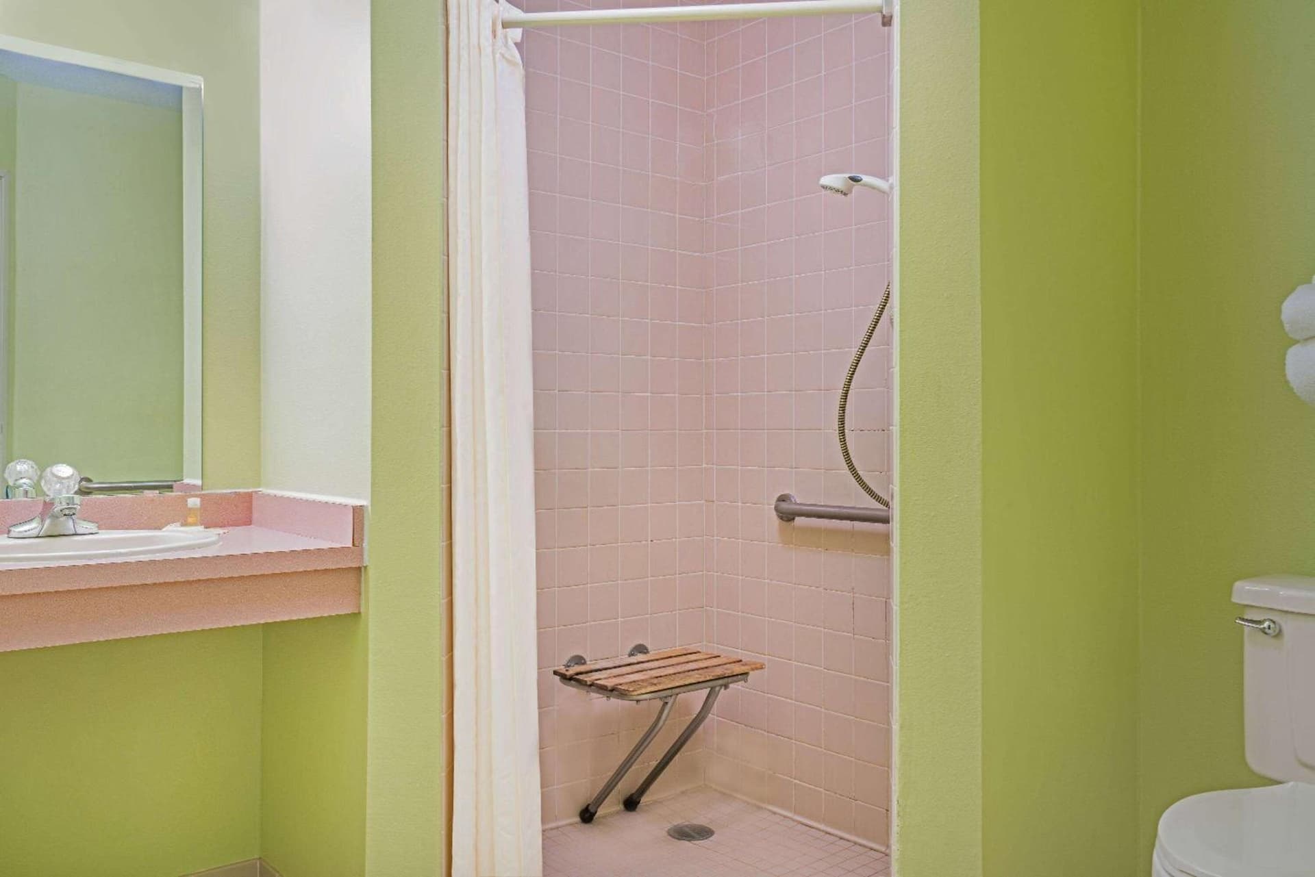 Days Inn by Wyndham West-Eau Claire gallery photo in Eau Claire, WI — image 8