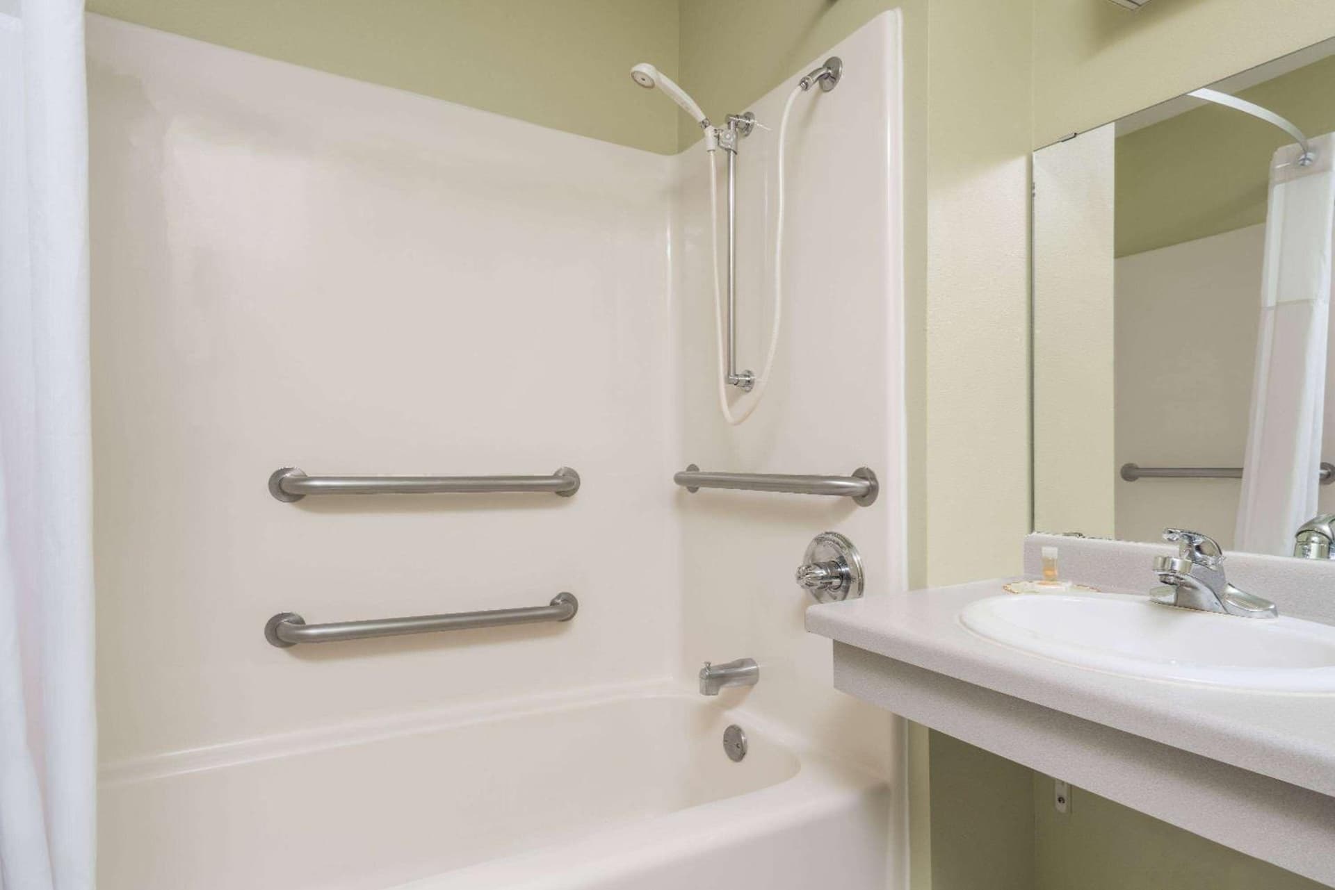 Days Inn by Wyndham West-Eau Claire gallery photo in Eau Claire, WI — image 25