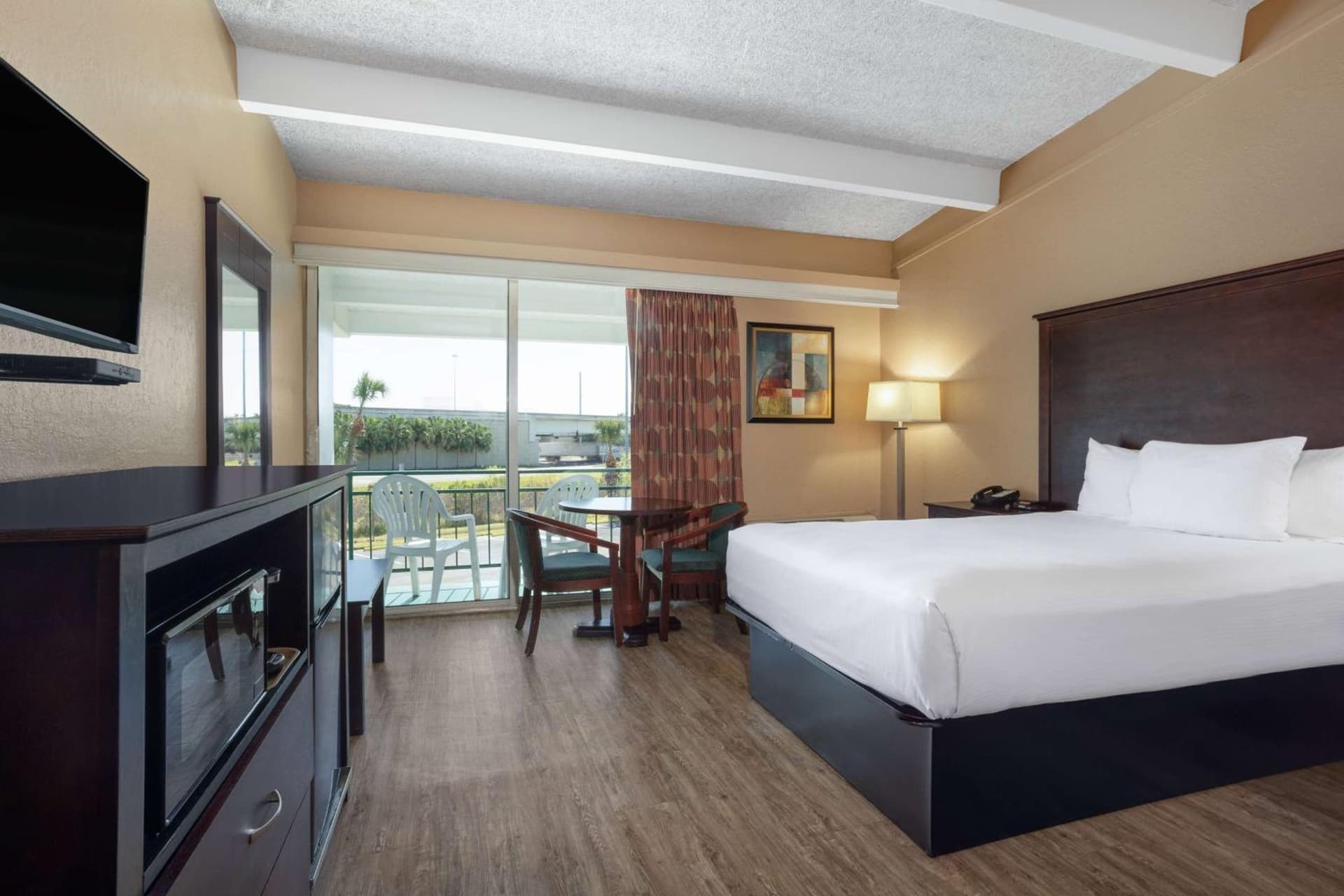 Travelodge by Wyndham Lakeland interior in Lakeland, FL — gallery photo 2