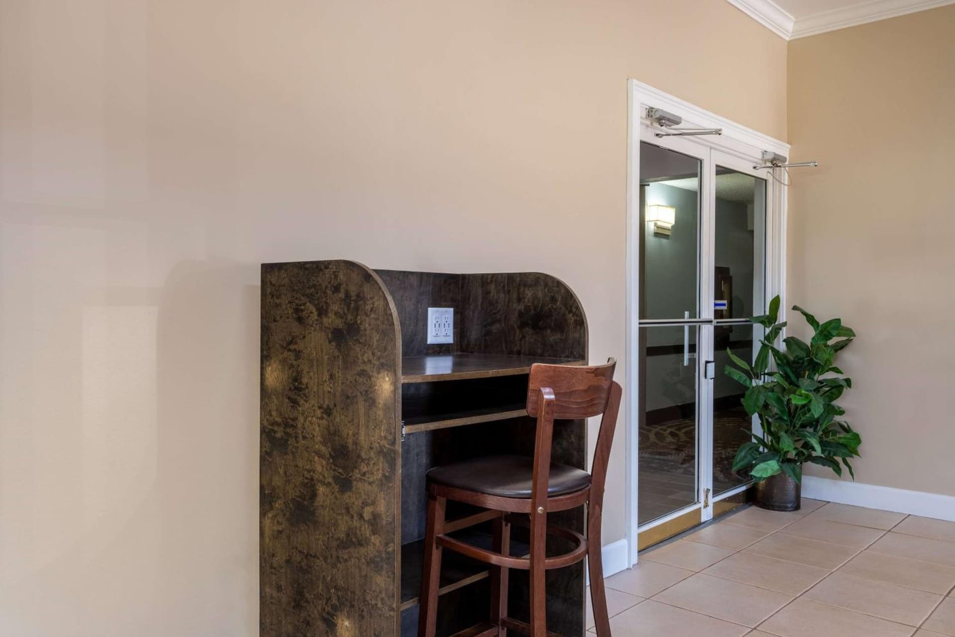 Travelodge by Wyndham Lakeland gallery photo in Lakeland, FL — image 11